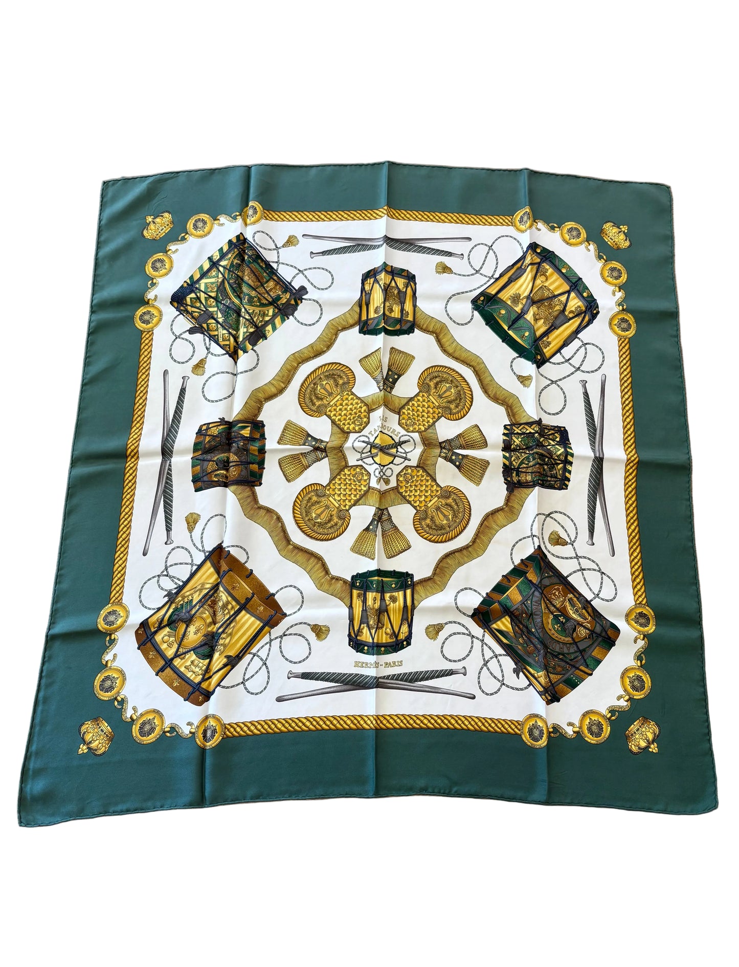 Hermès Paris Foulard Carré 90 "Les Tambours" in Seta Verde Bosco