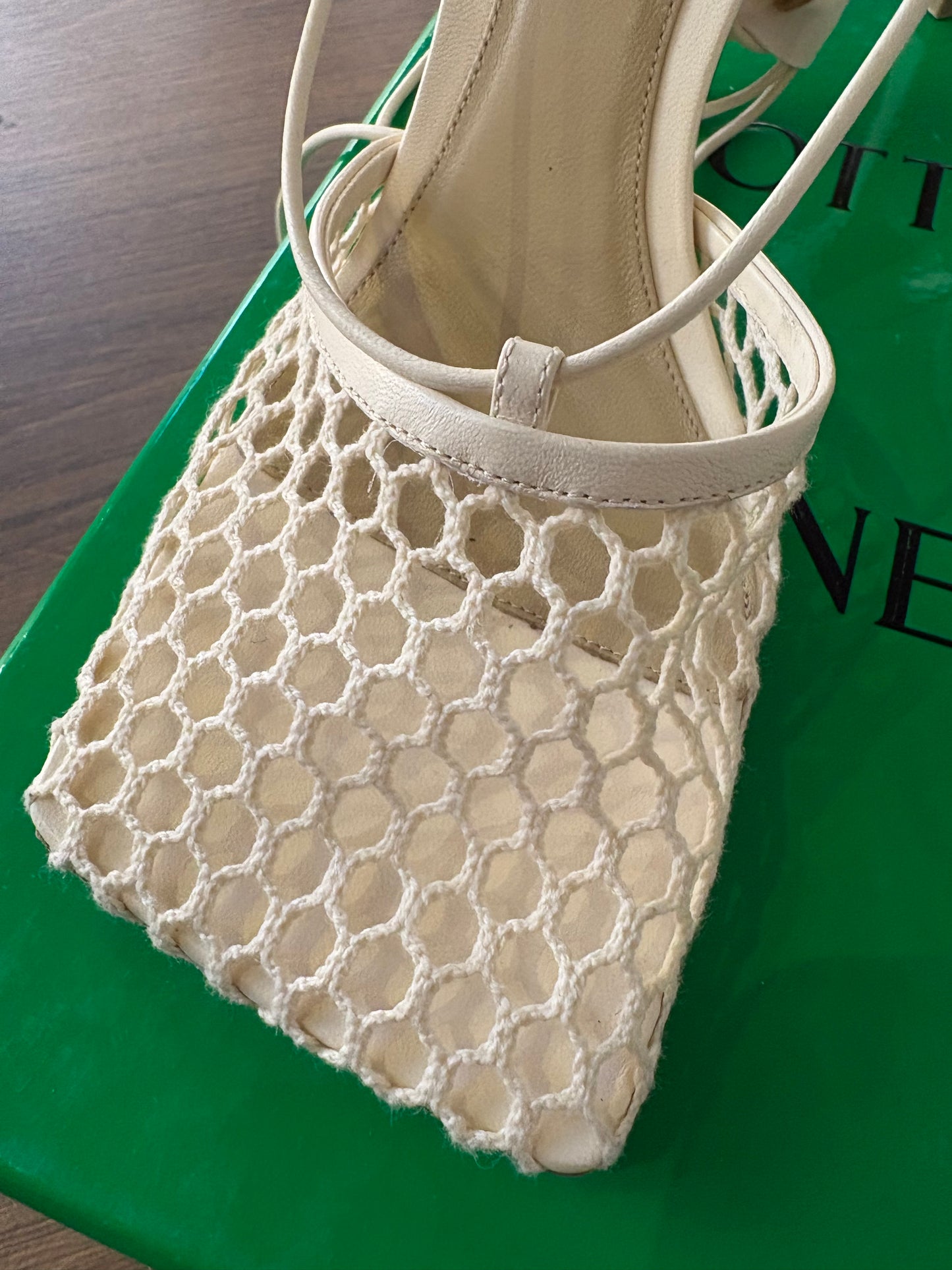 Bottega Veneta Sandali Stretch in Rete e Pelle 38. Nuovo