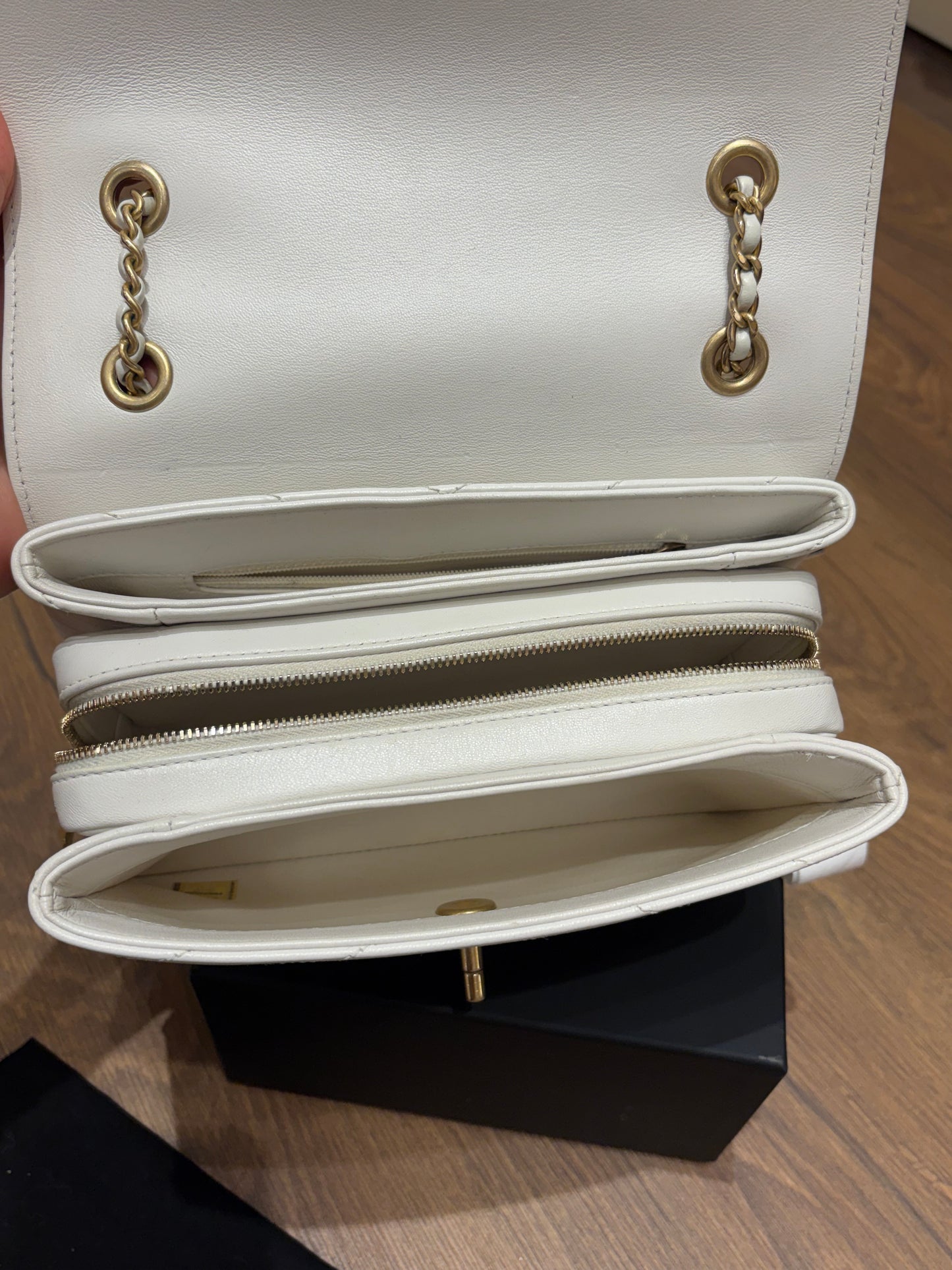 Chanel Triple Compartment in pelle bianca