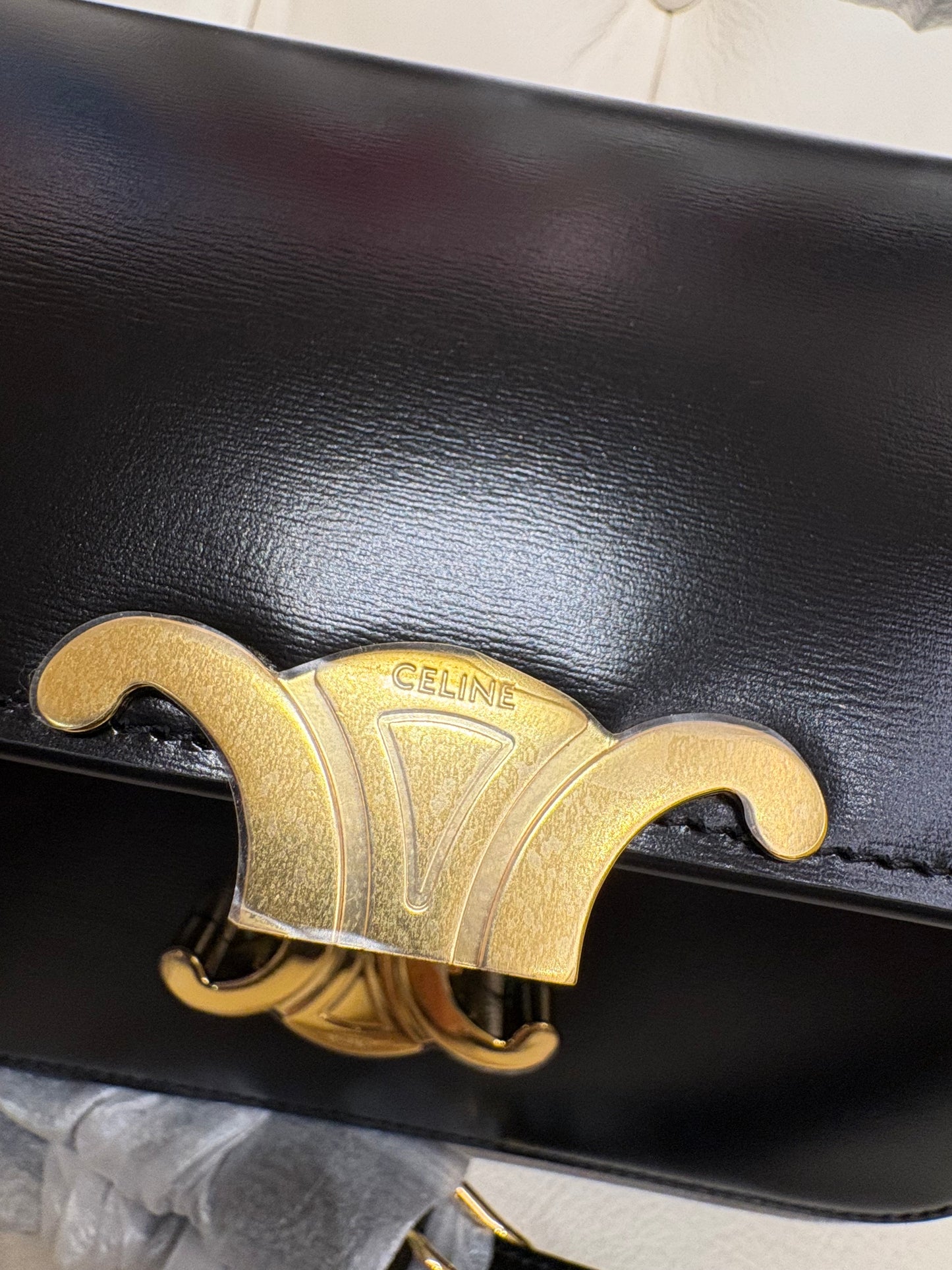 CELINE 
BORSA TRIOMPHE CLASSIQUE IN PELLE DI VITELLO LUCIDA