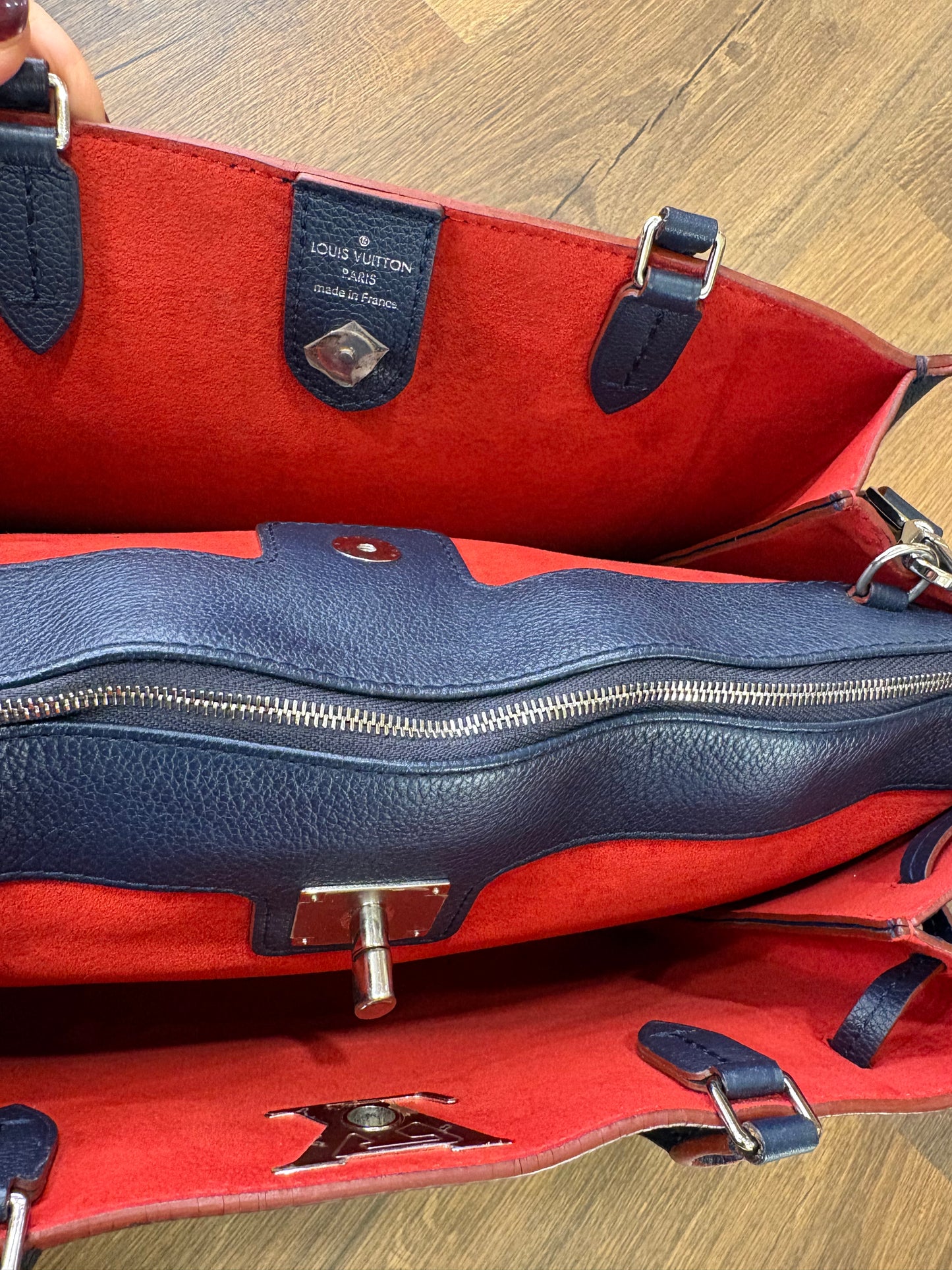 Louis Vuitton LockMe To in pelle azzurra