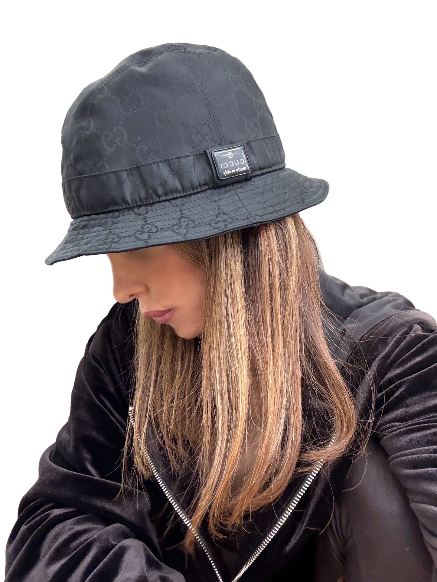 Gucci cappello pescatore in tela GG nera con logo jacquard tono su tono