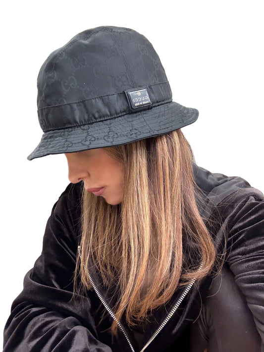 Gucci cappello pescatore in tela GG nera con logo jacquard tono su tono