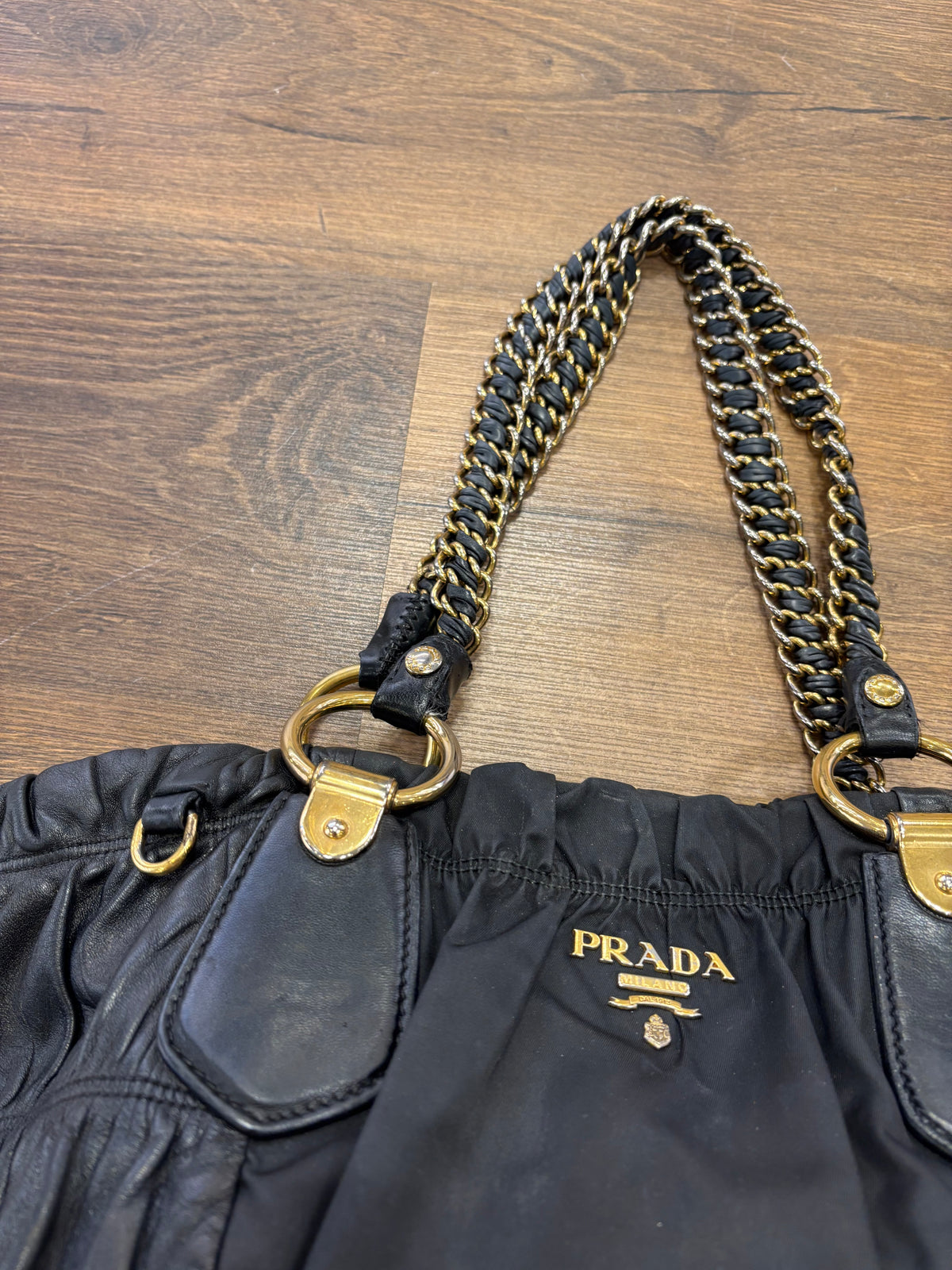 Prada shopping bag in pelle goffrata e tela nylon . Vintage