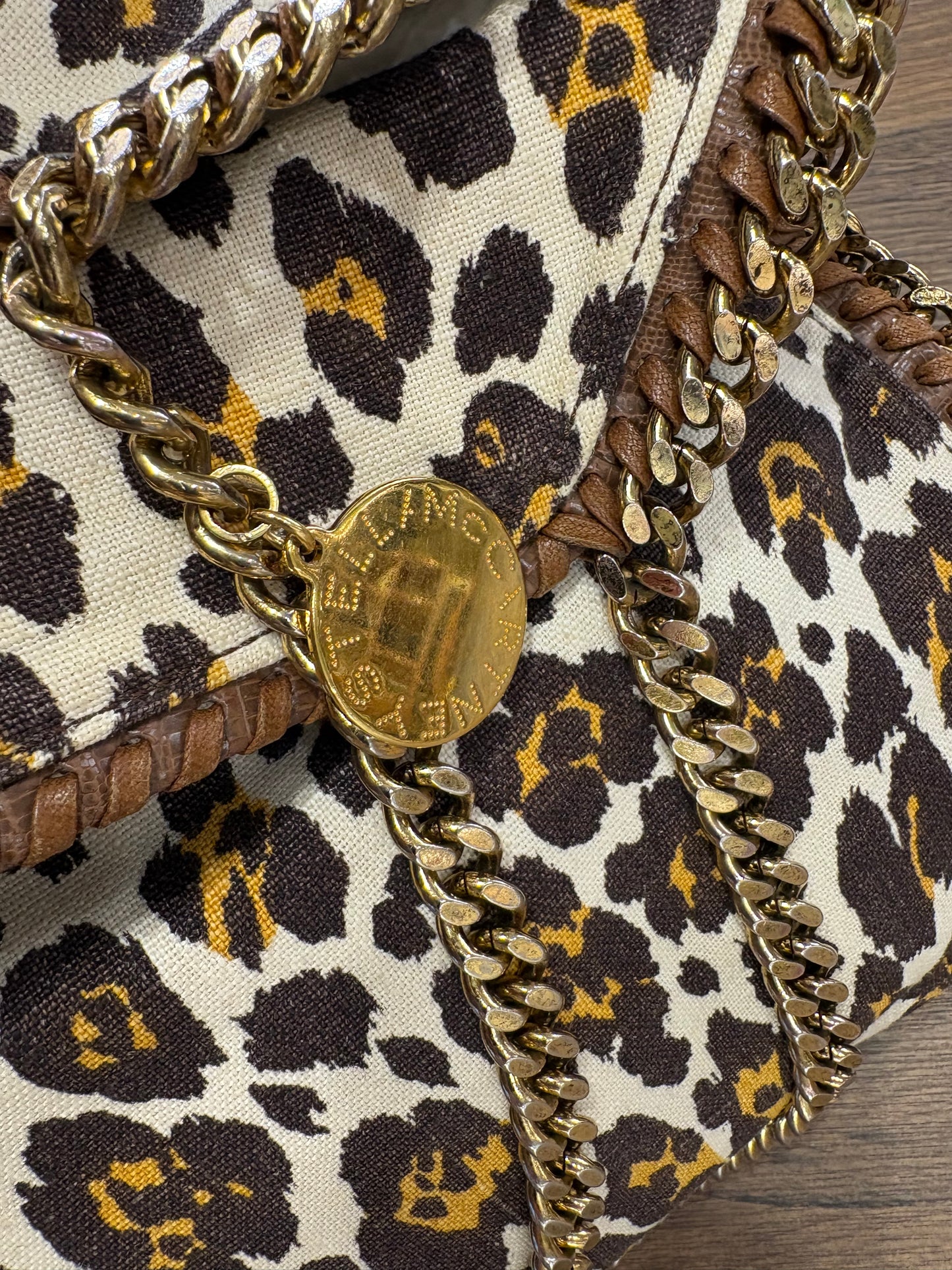 Borsa Stella McCartney Falabella Fold-Over Tote in Tela Canvas Leopardata con Catena Dorata