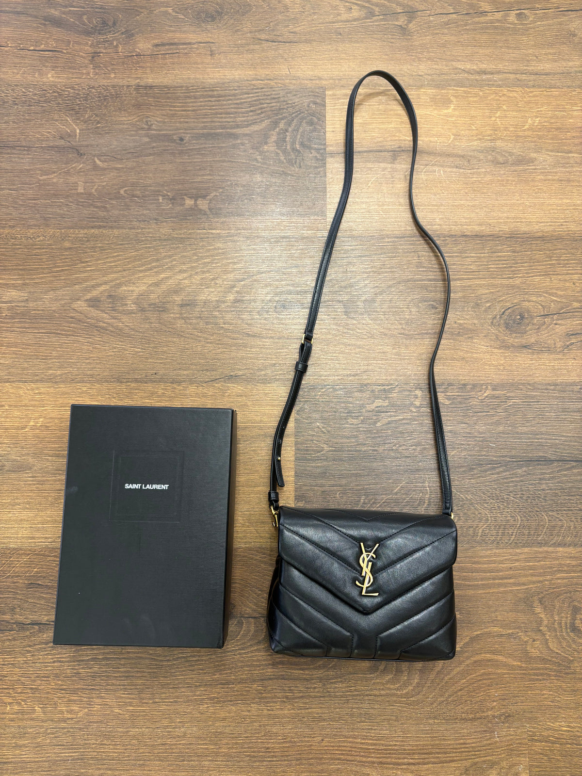 Saint Laurent Loulou Toy/Mini d'Archivio in Pelle Matelassé Nera con Hardware Dorato