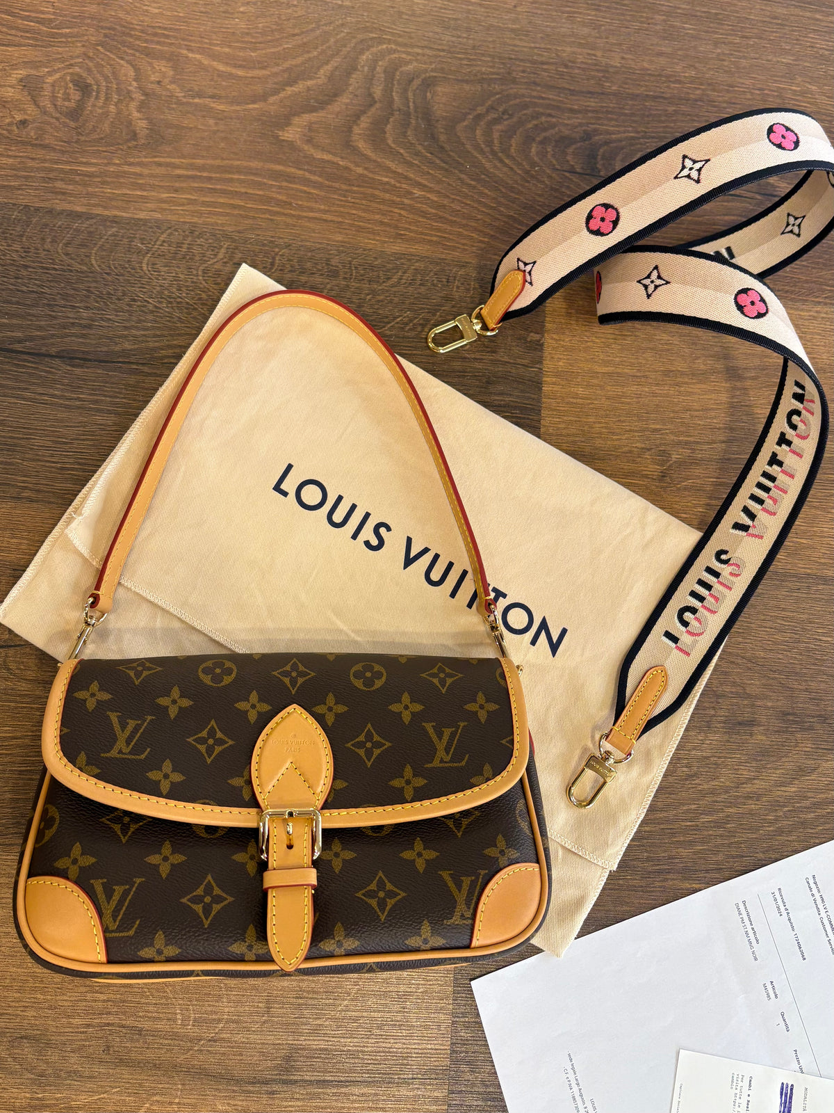 Louis Vuitton Borsa Messenger Diane PM in Tela Monogram con Tracolla Jacquard. Nuovo