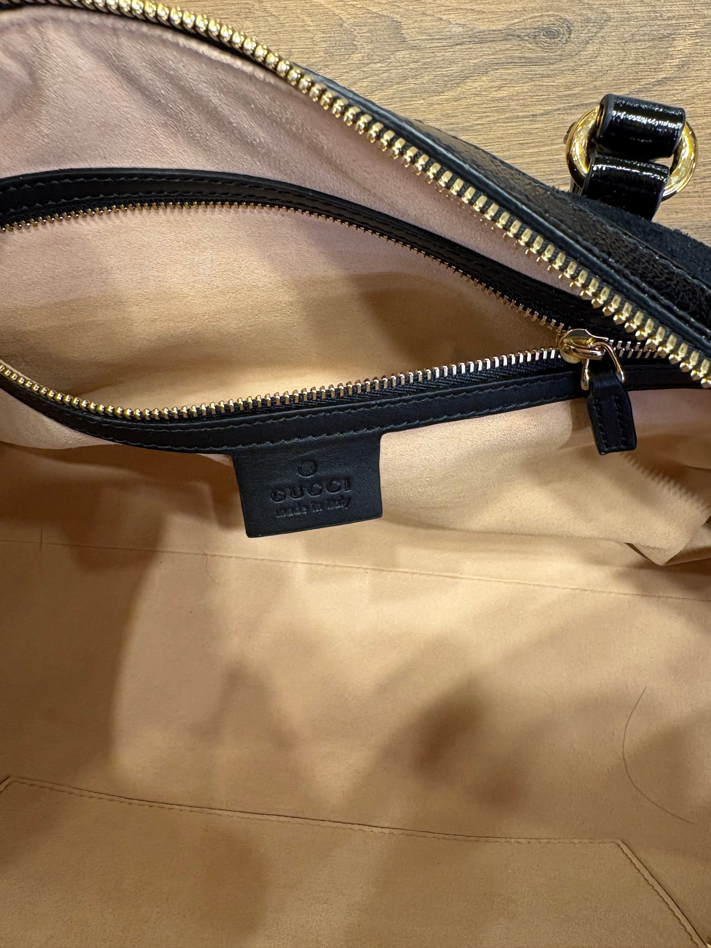 Borsa Bauletto Gucci Ophidia Medium in Pelle Scamosciata e Vernice. Nuovo