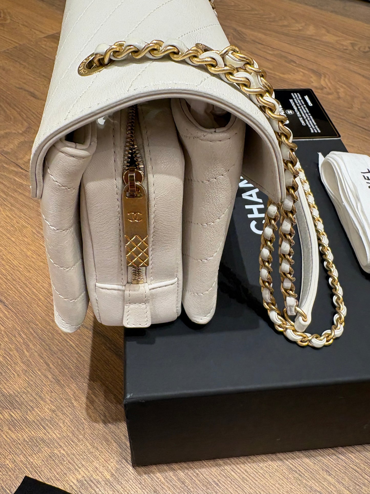Chanel Triple Compartment in pelle bianca