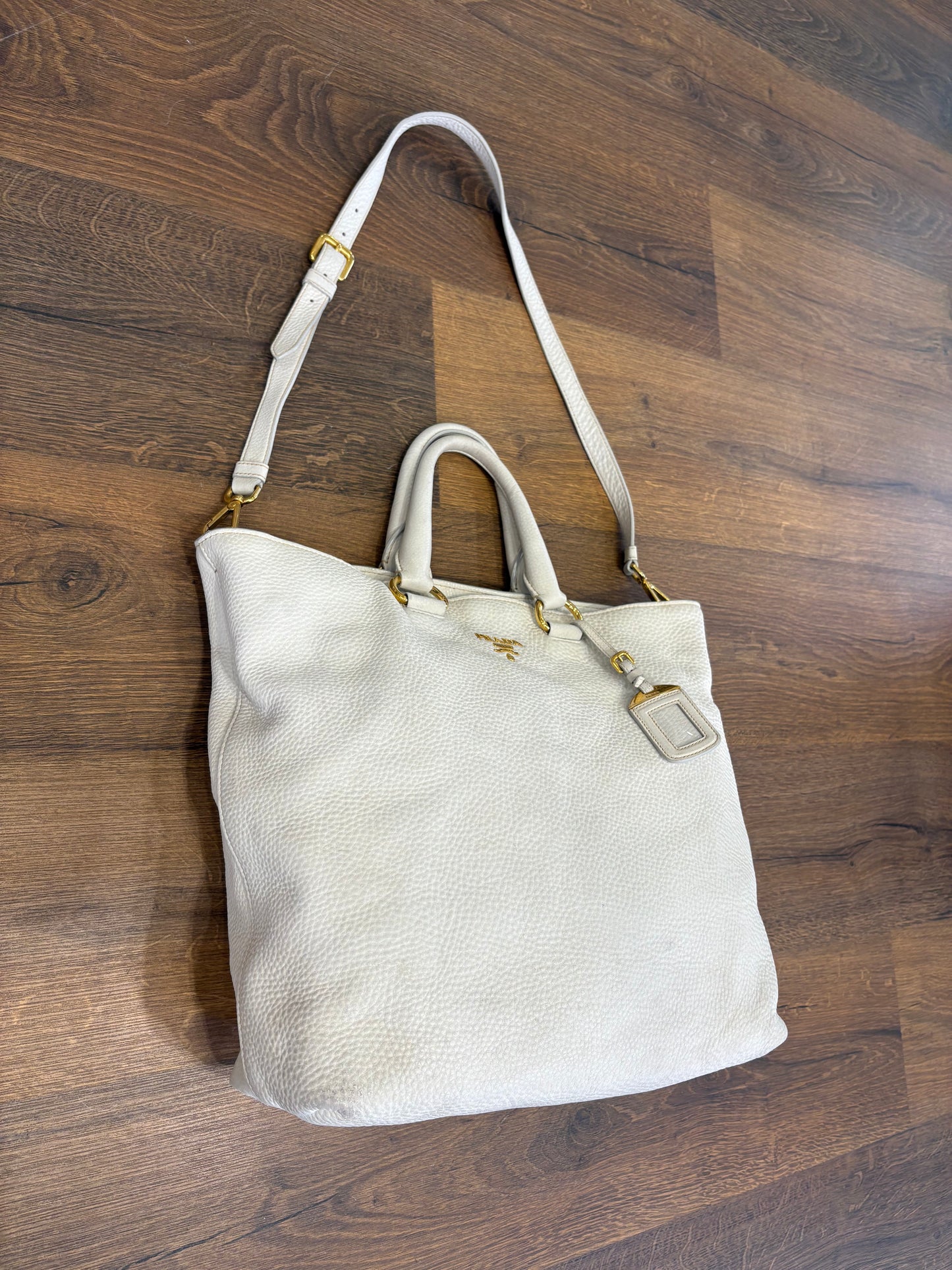 Prada shopping bag pelle martellata bianca