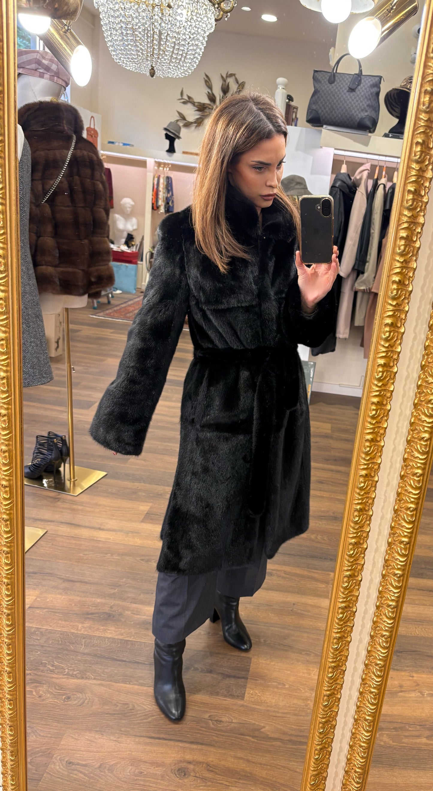 Visone nero con spacchi e cintura in vita 42