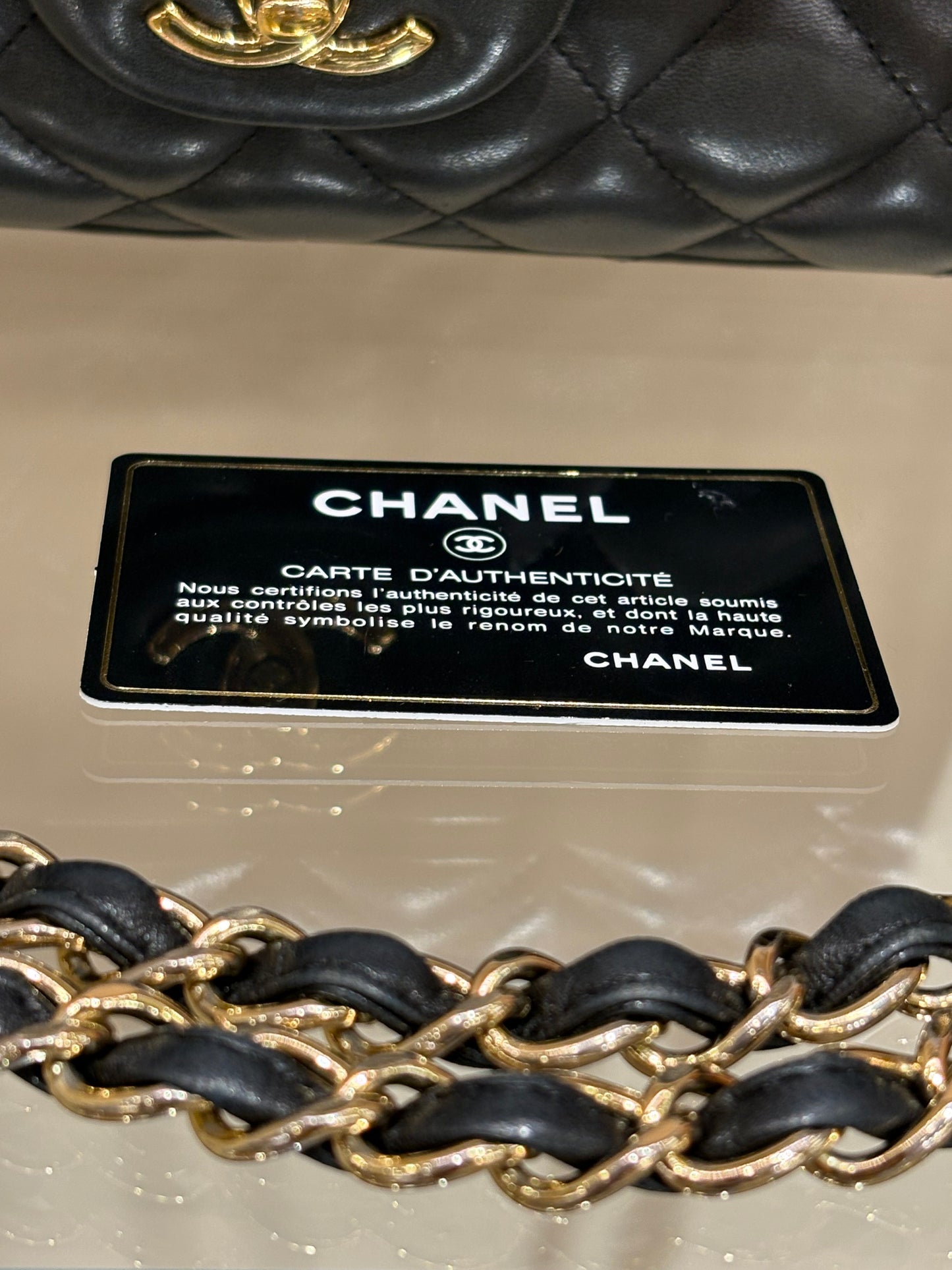 Chanel Classic Double Flap Jumbo 30 cm Pelle di Agnello Nera con Hardware Dorato