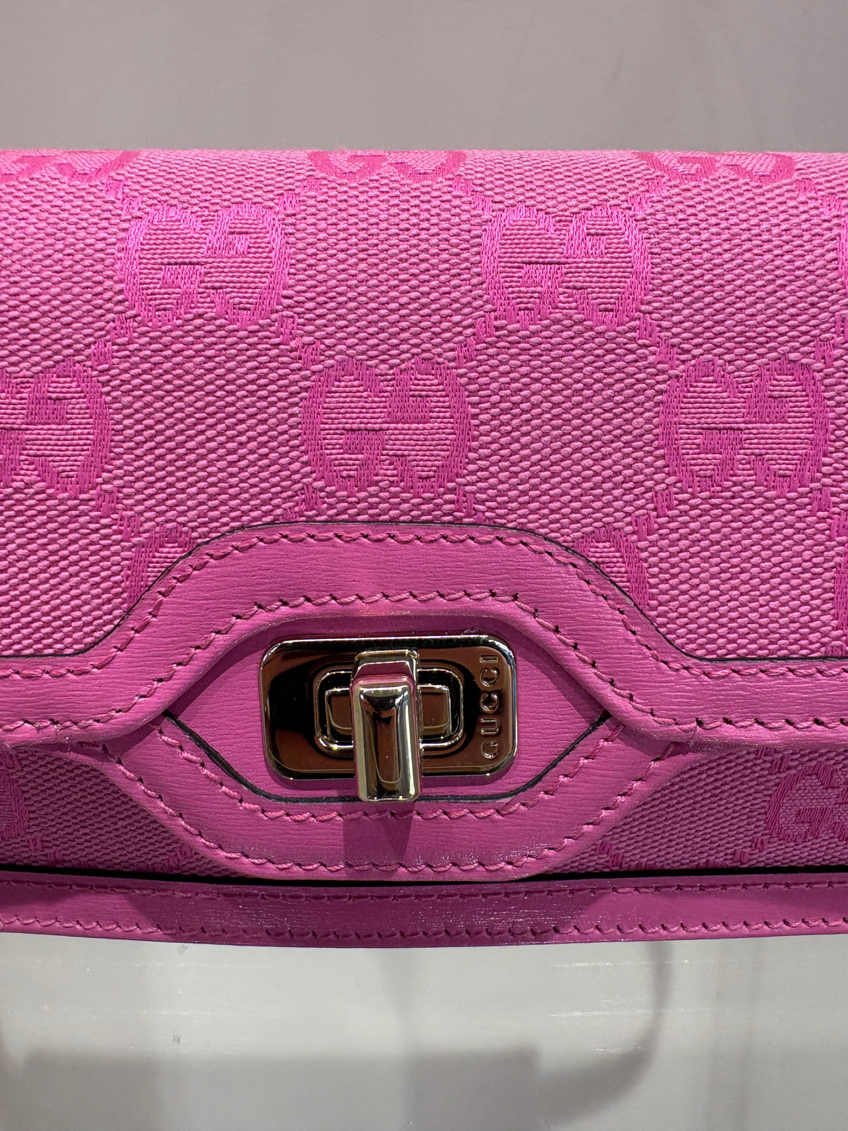 Gucci Borsa a Spalla Luce Mini in Tela GG Monogram Rose Dark Blossom. Nuova