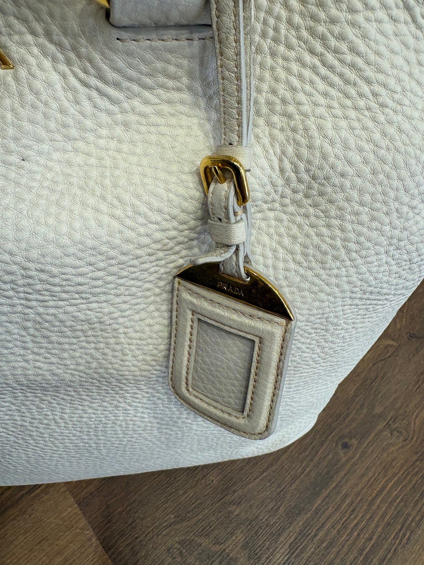 Prada shopping bag pelle martellata bianca