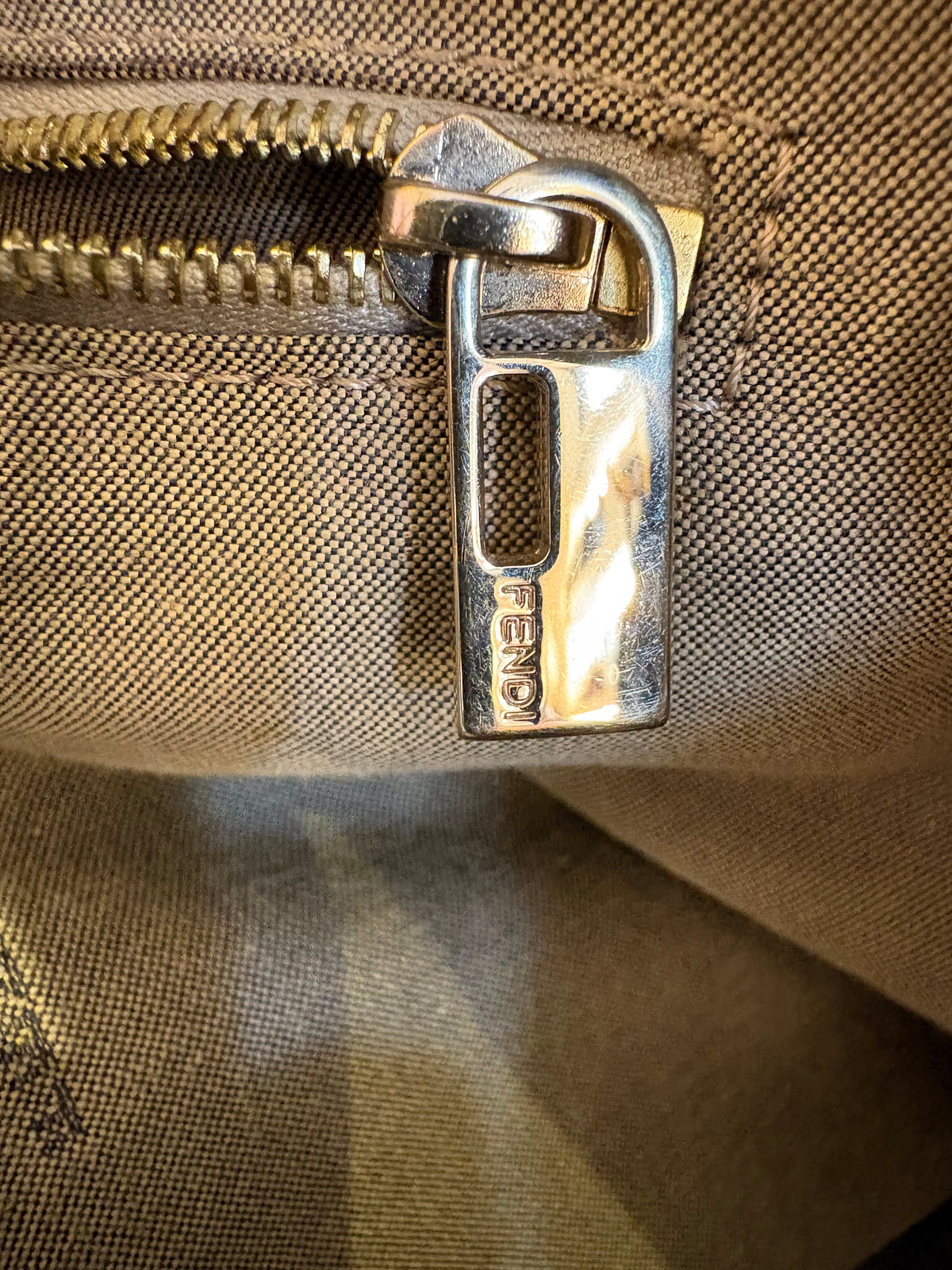 Fendi Twins Tote Large in Pelle Nera Rigenerata con Tracolla