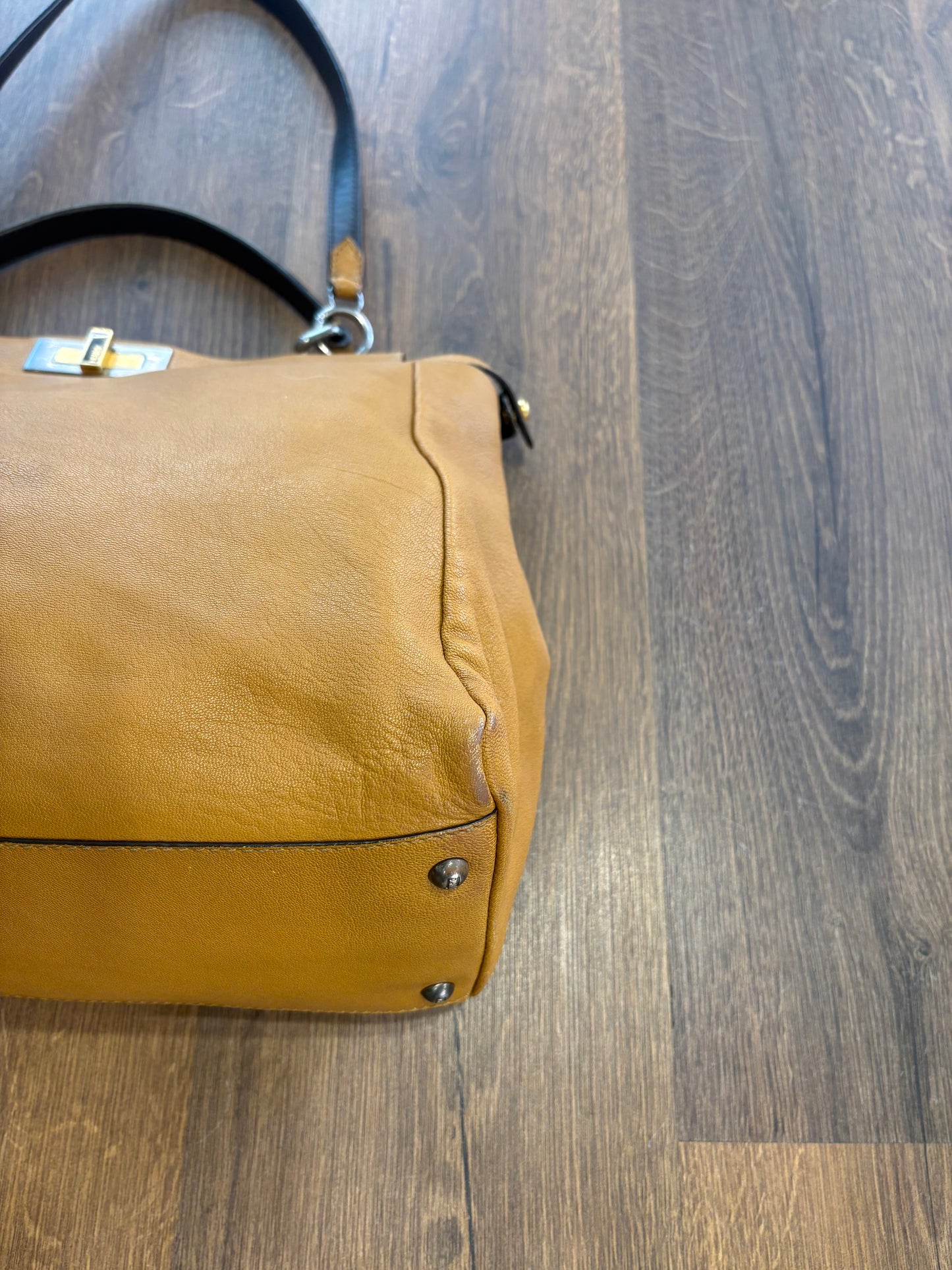 Fendi Peekaboo Large in Pelle Color Ocra con Interno Logo FF