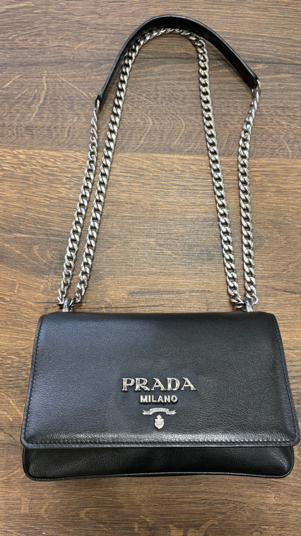 Borsa Prada Pattina in Pelle Soft Calf con Tracolla a Catena