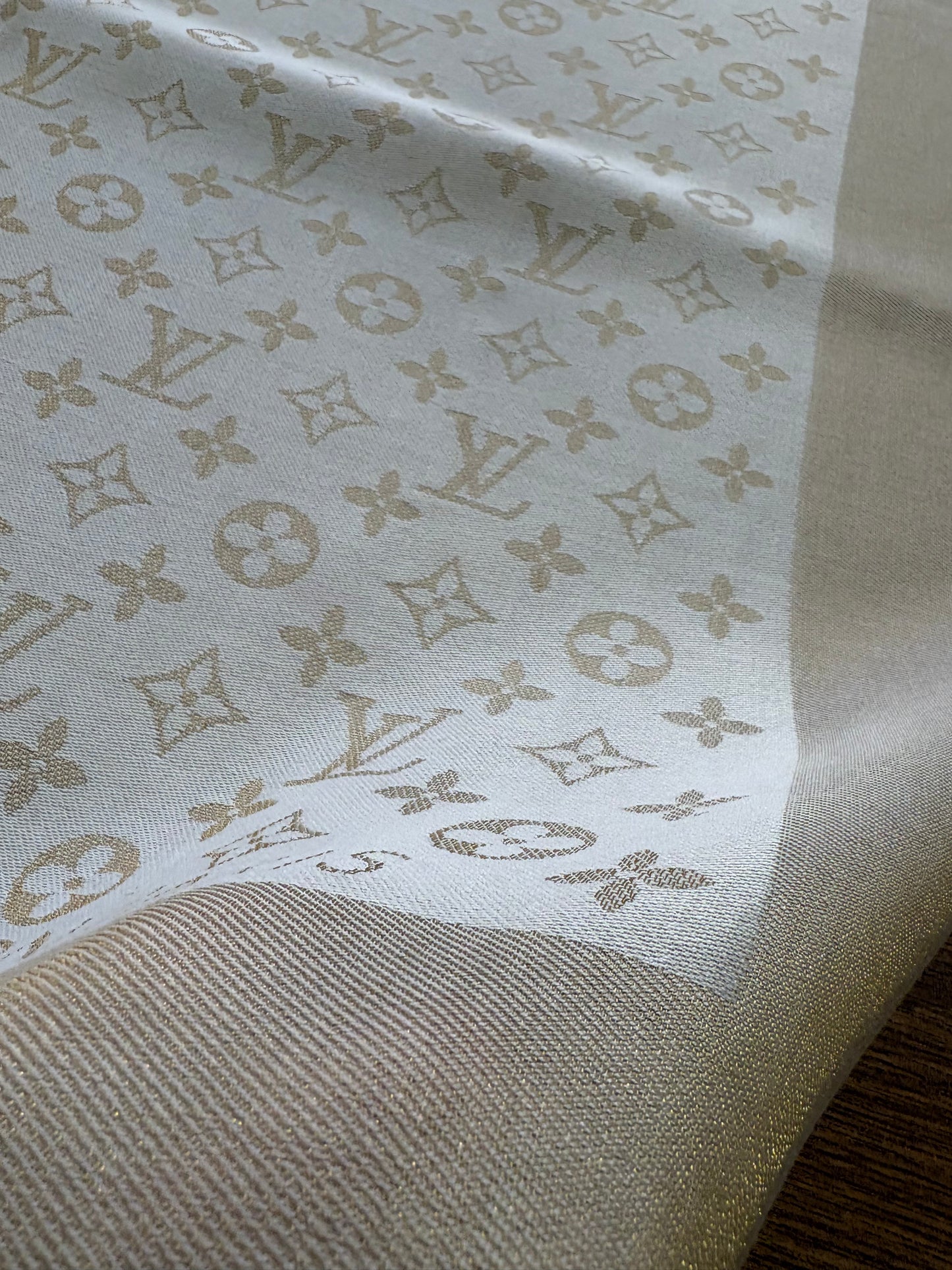 Louis Vuitton scialle Shine avorio / beige metallizzato