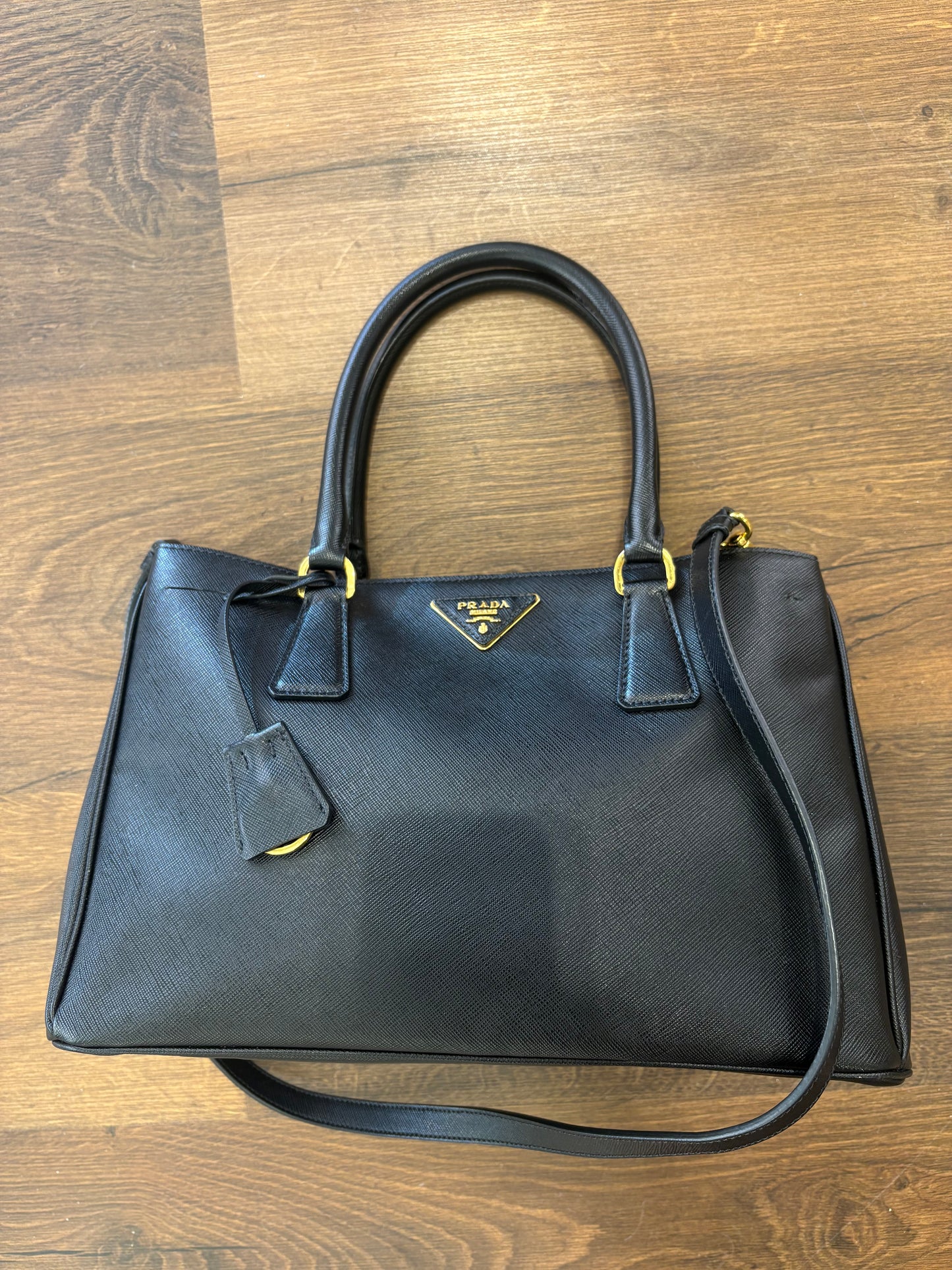 Prada Galleria Medium in Pelle Saffiano Nero