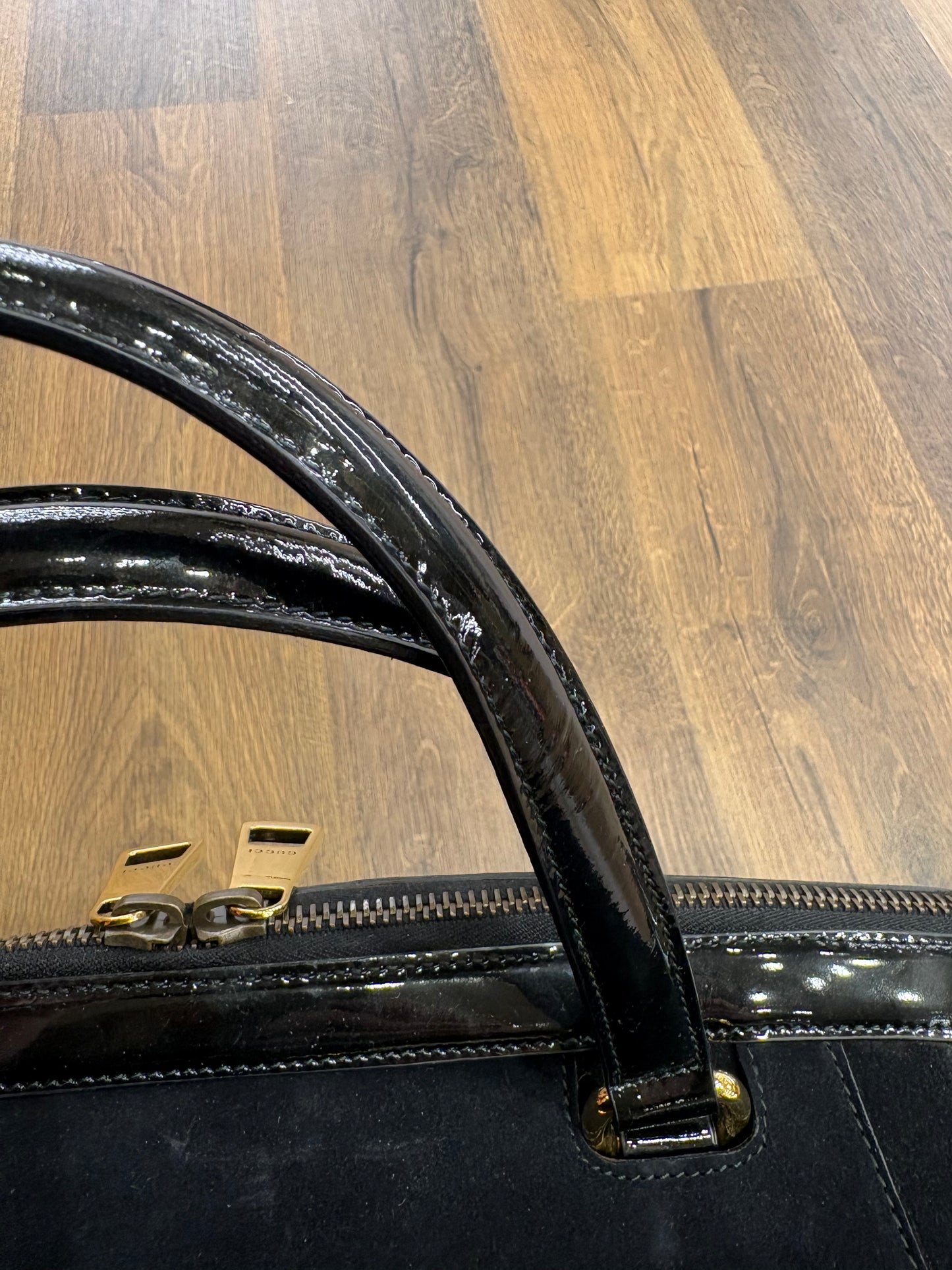 Gucci borsa a mano in suede nero metallo dorato