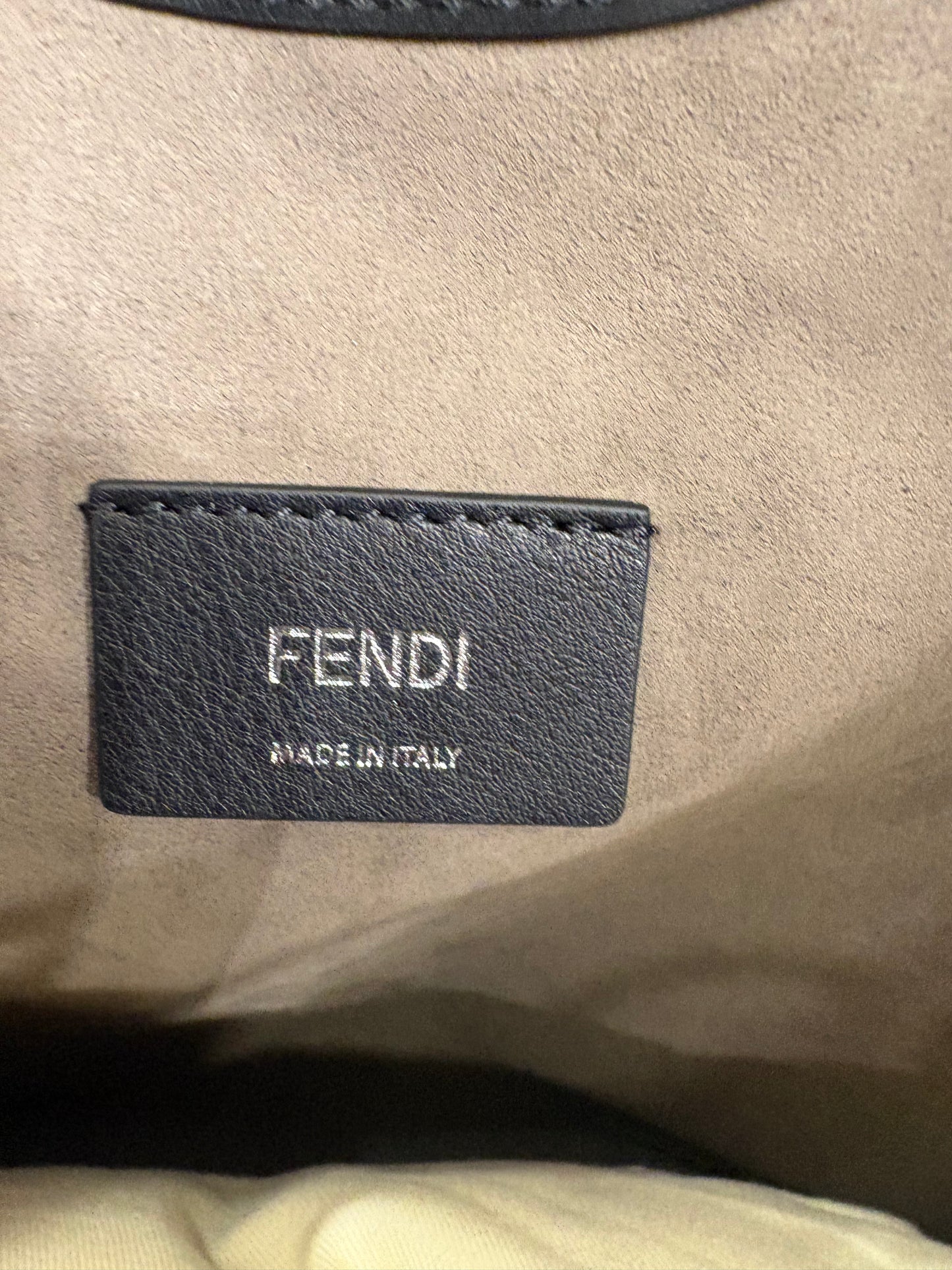 Fendi Runaway Shopper Grande in Pelle manici in rattan . Nuovo