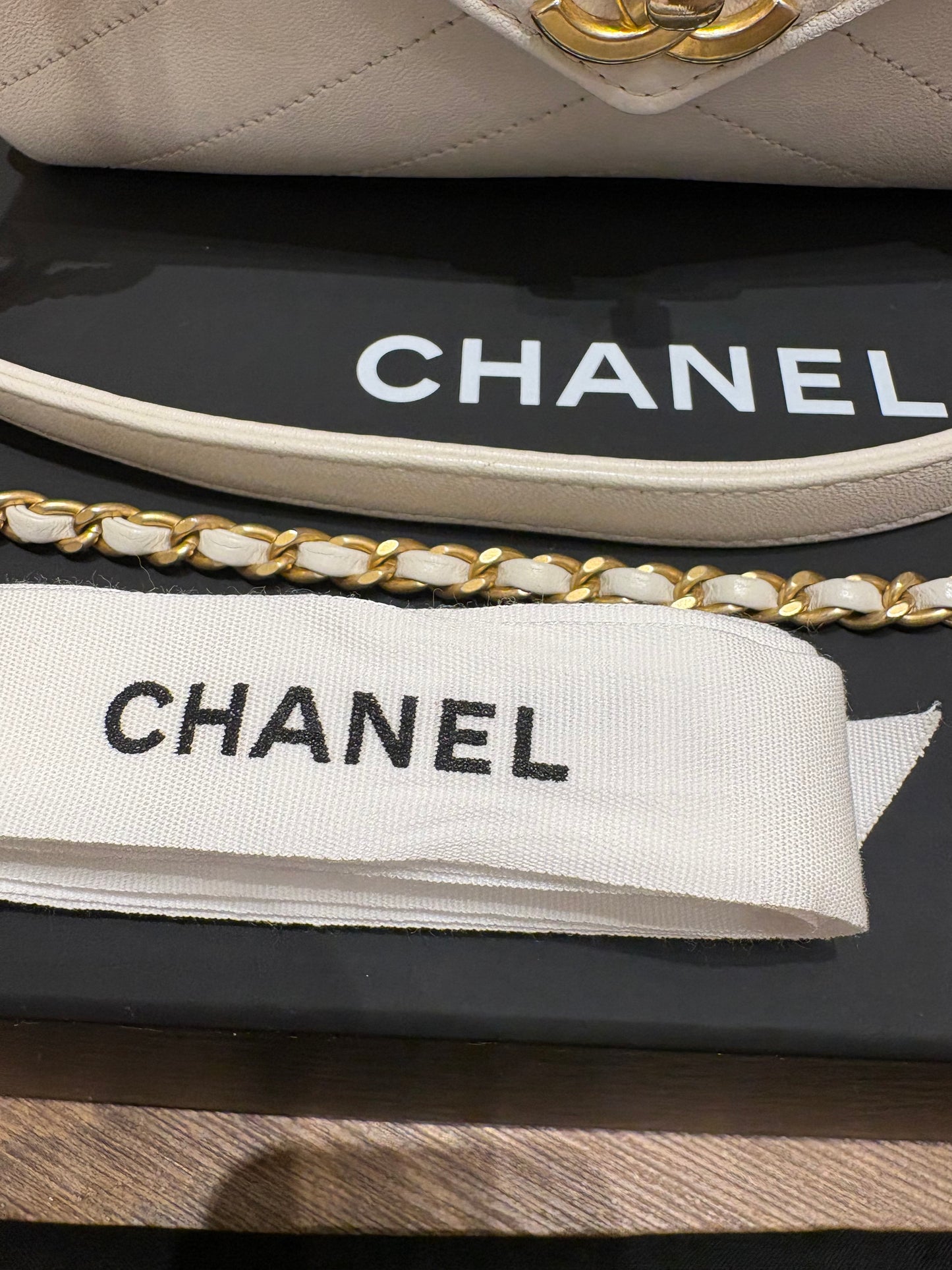 Chanel Triple Compartment in pelle bianca