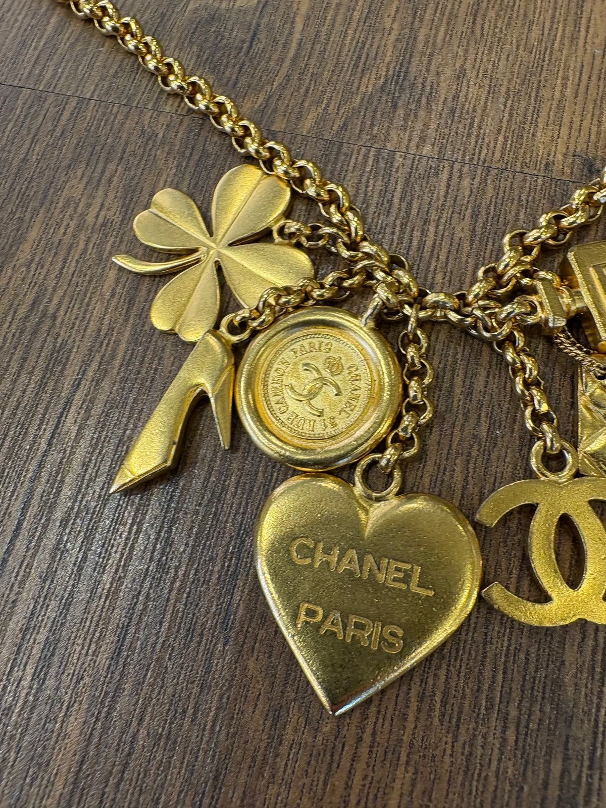 Chanel Cintura a catena con ciondoli portafortuna (Lucky Charms) . Vintage metà anni ‘90