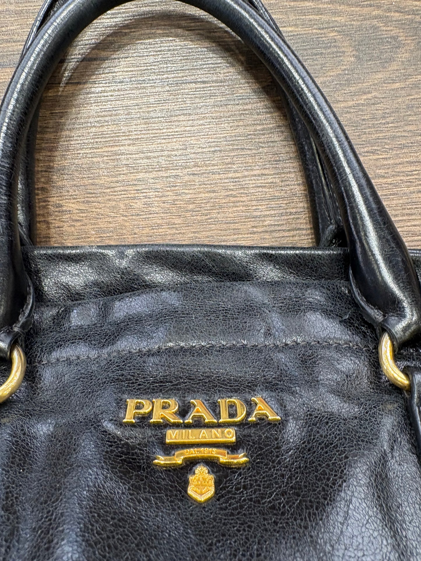 Prada borsa a mano in vitello shine con tracolla