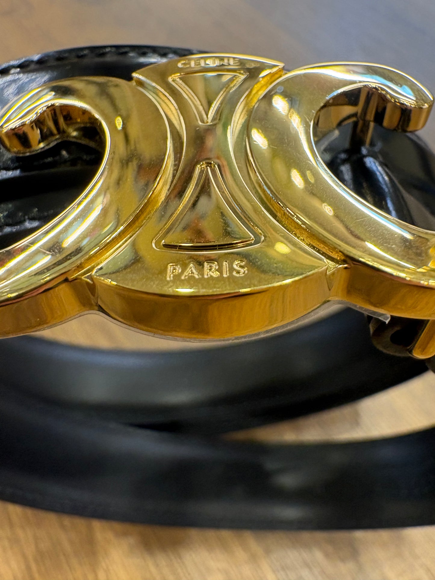 Celine Cintura Sottile in Pelle Verniciata Nera con Fibbia Oro