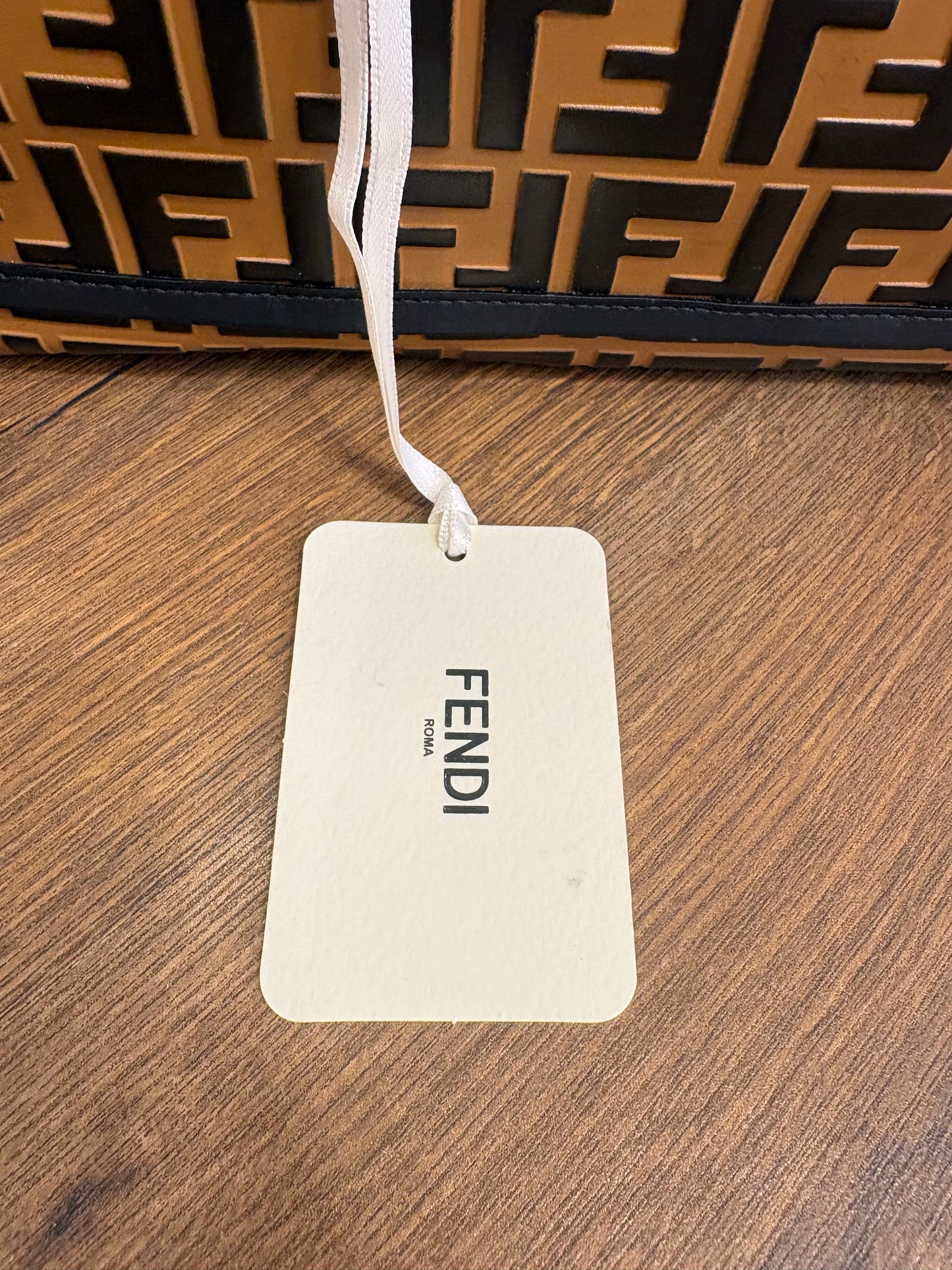 Fendi Runaway Shopper Grande in Pelle manici in rattan . Nuovo