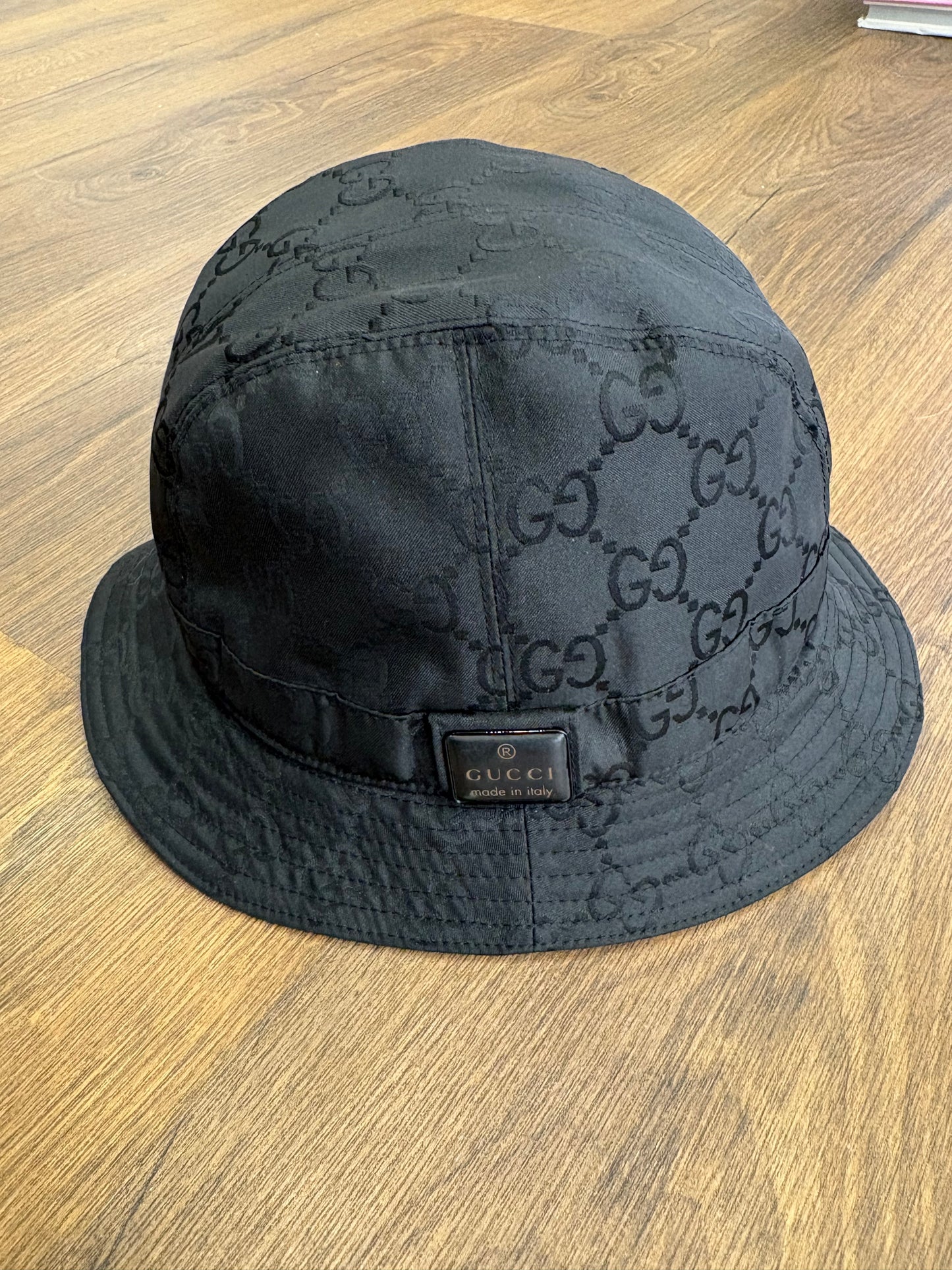 Gucci cappello pescatore in tela GG nera con logo jacquard tono su tono