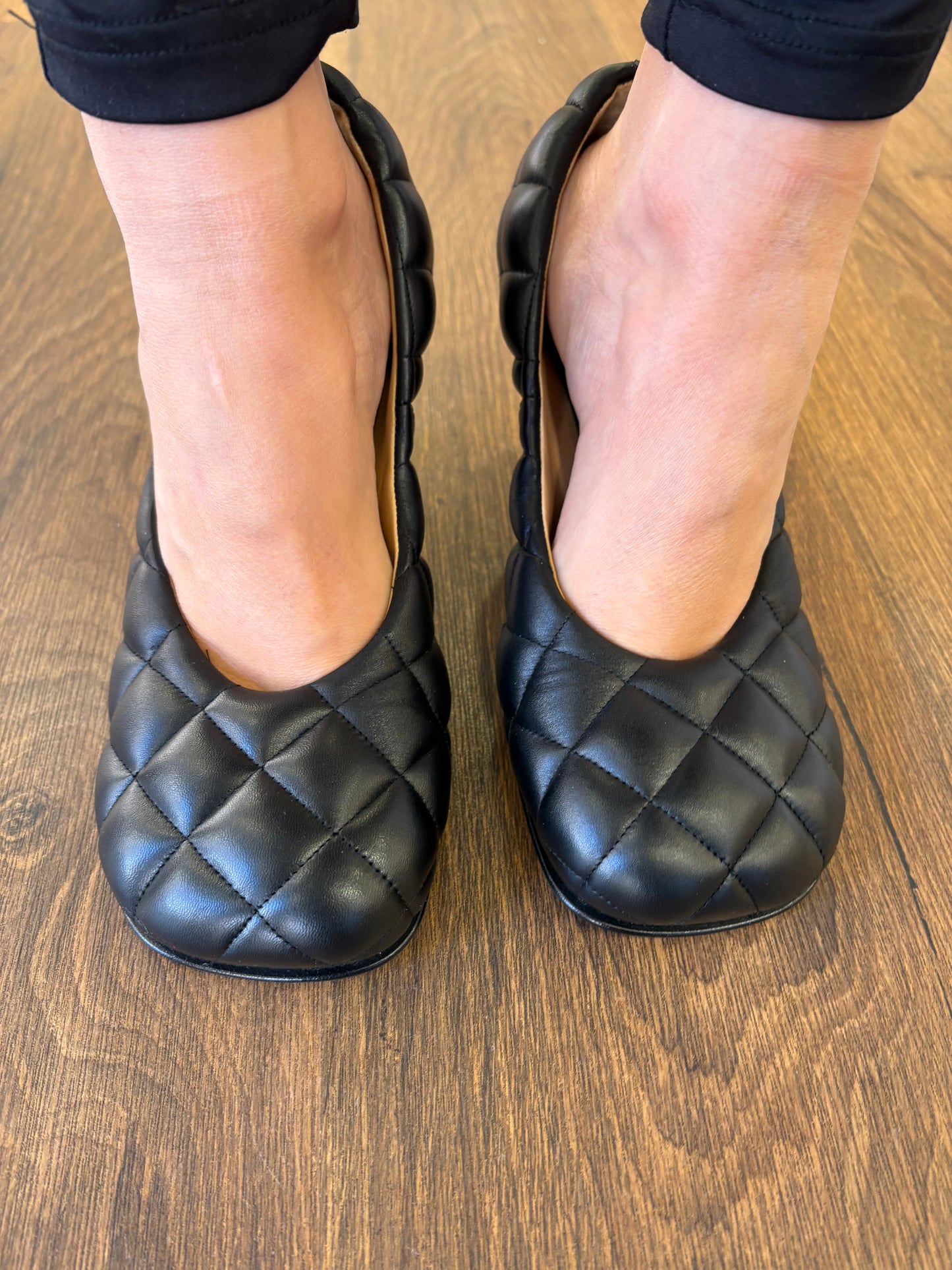 Bottega Veneta Puffy Bloc trapuntata in pelle nera 37. Nuovo