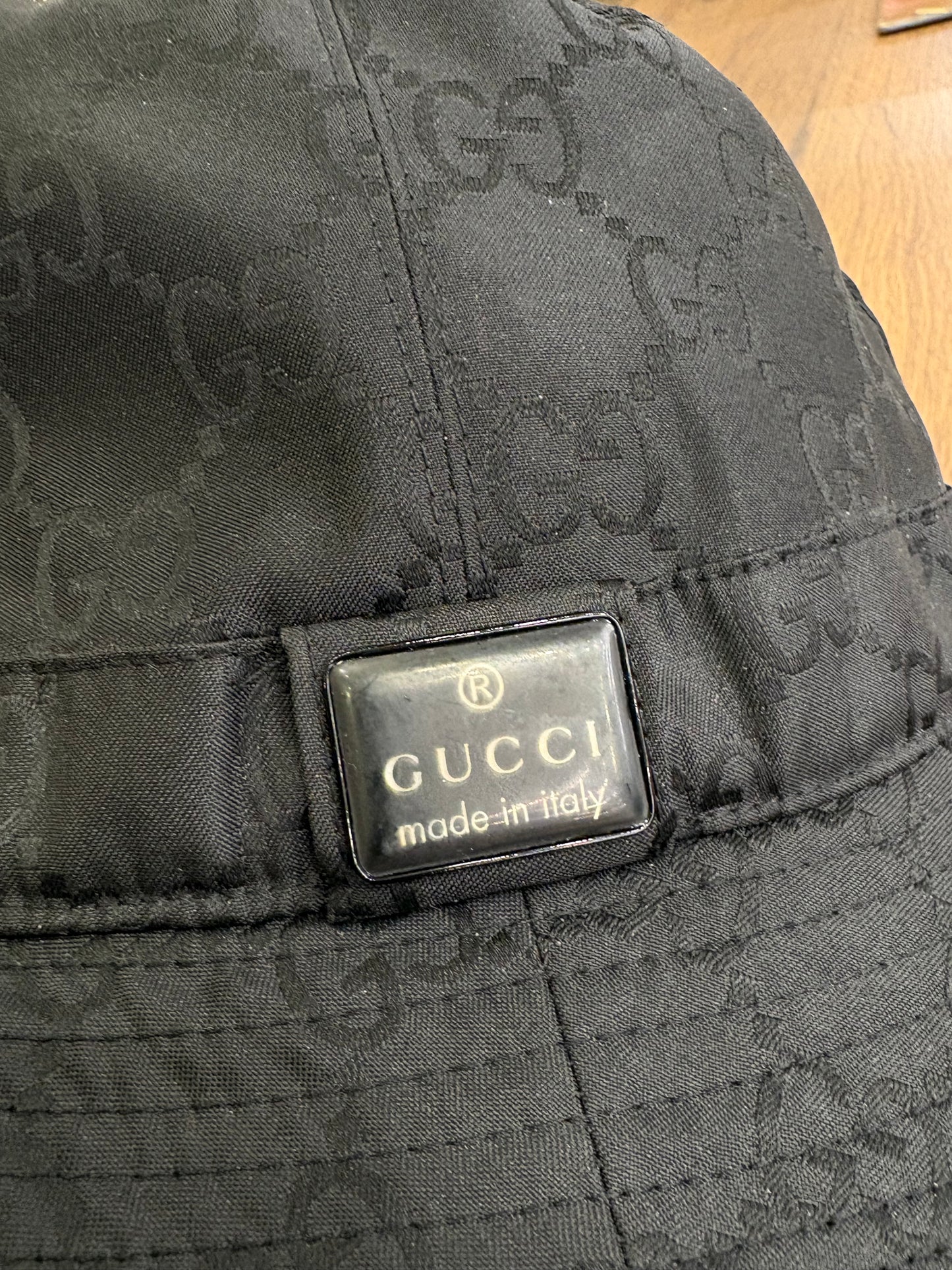Gucci cappello pescatore in tela GG nera con logo jacquard tono su tono