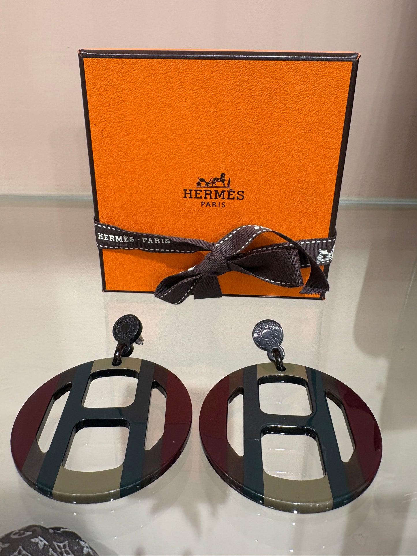 Hermès orecchini H Équipe pendente corno di bufalo e legno