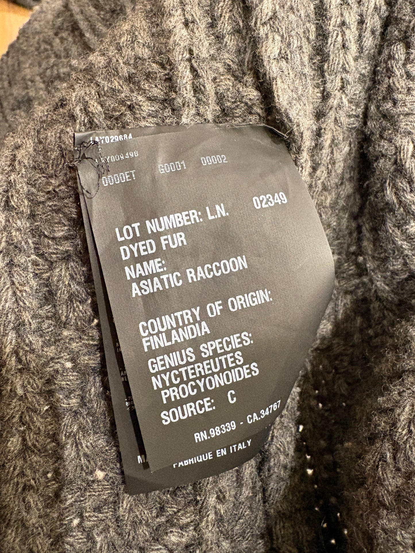 Prada cappottino trecce in lana e collo volpe nero