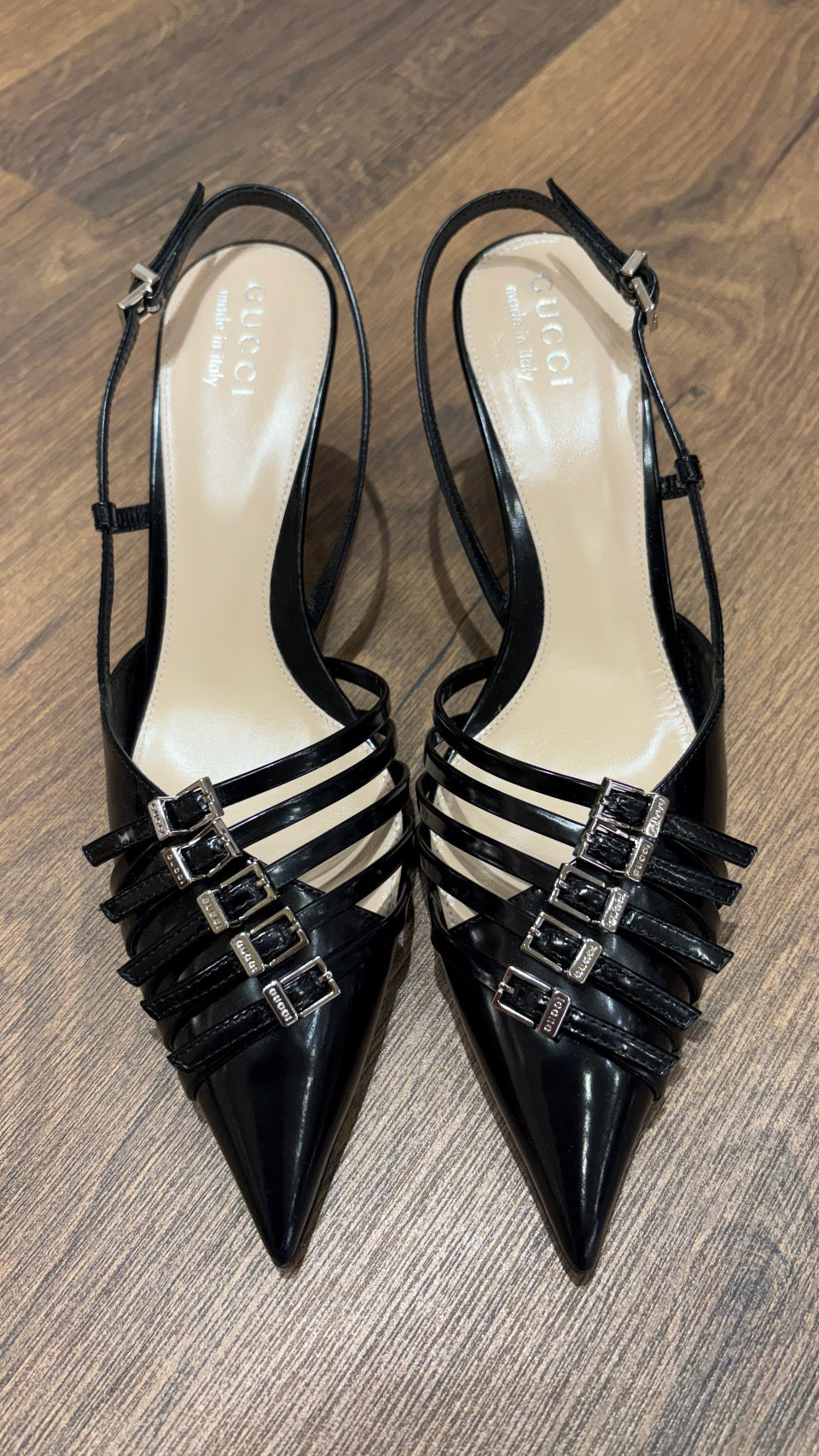 Gucci Décolleté Slingback Gucci Seraphine in Vernice con Fibbie. Nuovo