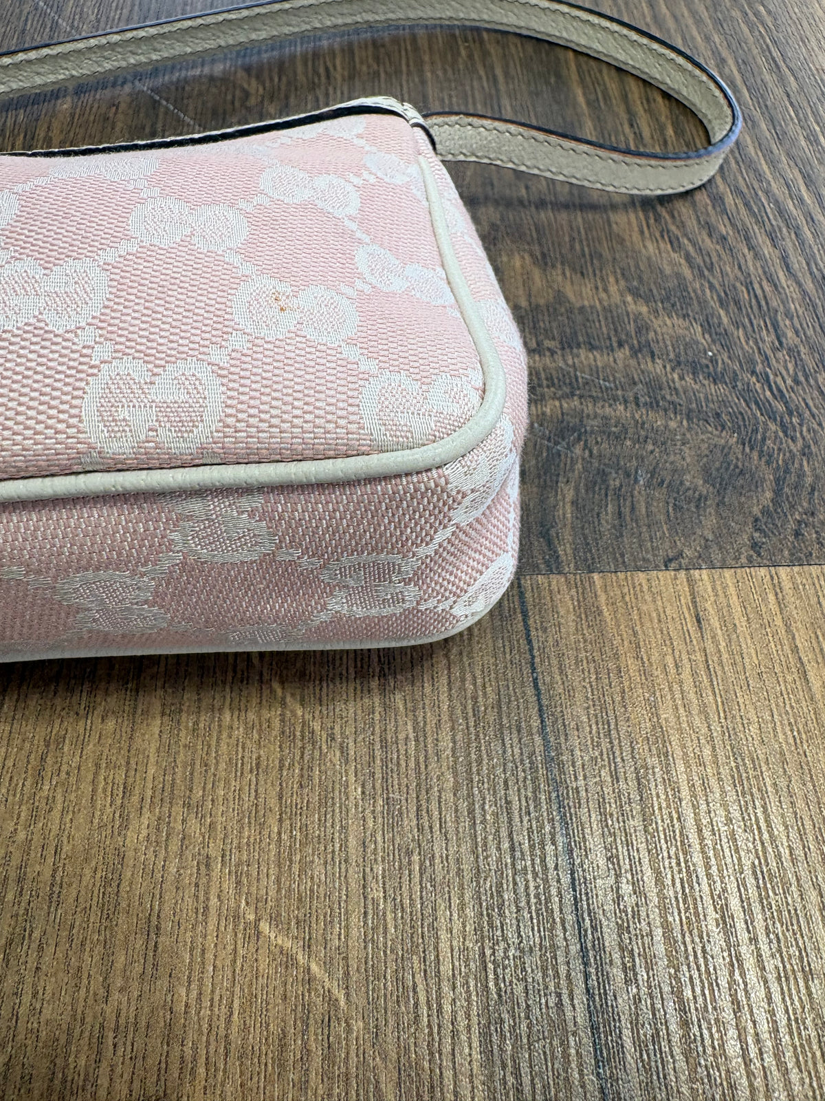 Gucci Mini Borsa a Spalla Boat Pochette Vintage in Tela GG Canvas Rosa e Pelle Bianca