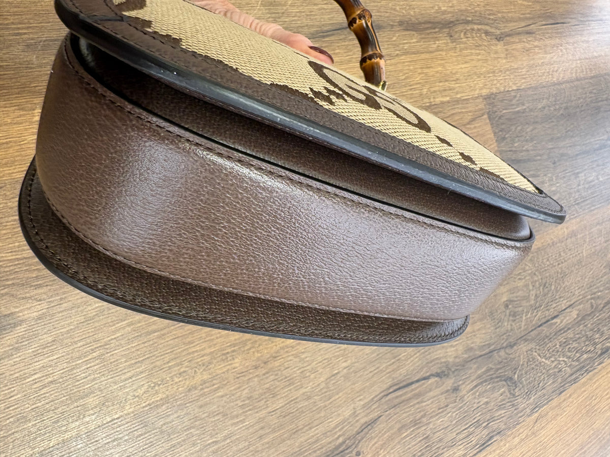 Gucci Borsa a mano Gucci Bamboo 1947 mini in tela Jumbo GG e pelle marrone. Nuovo