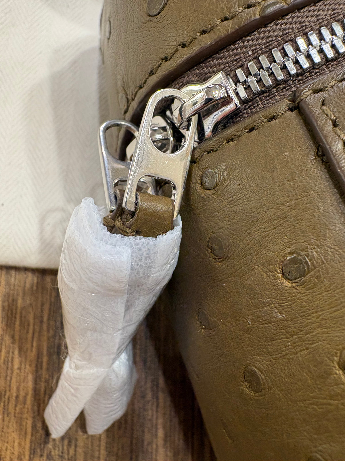 Loro Piana Extra Bag L27 in Pelle di Struzzo. Nuova
