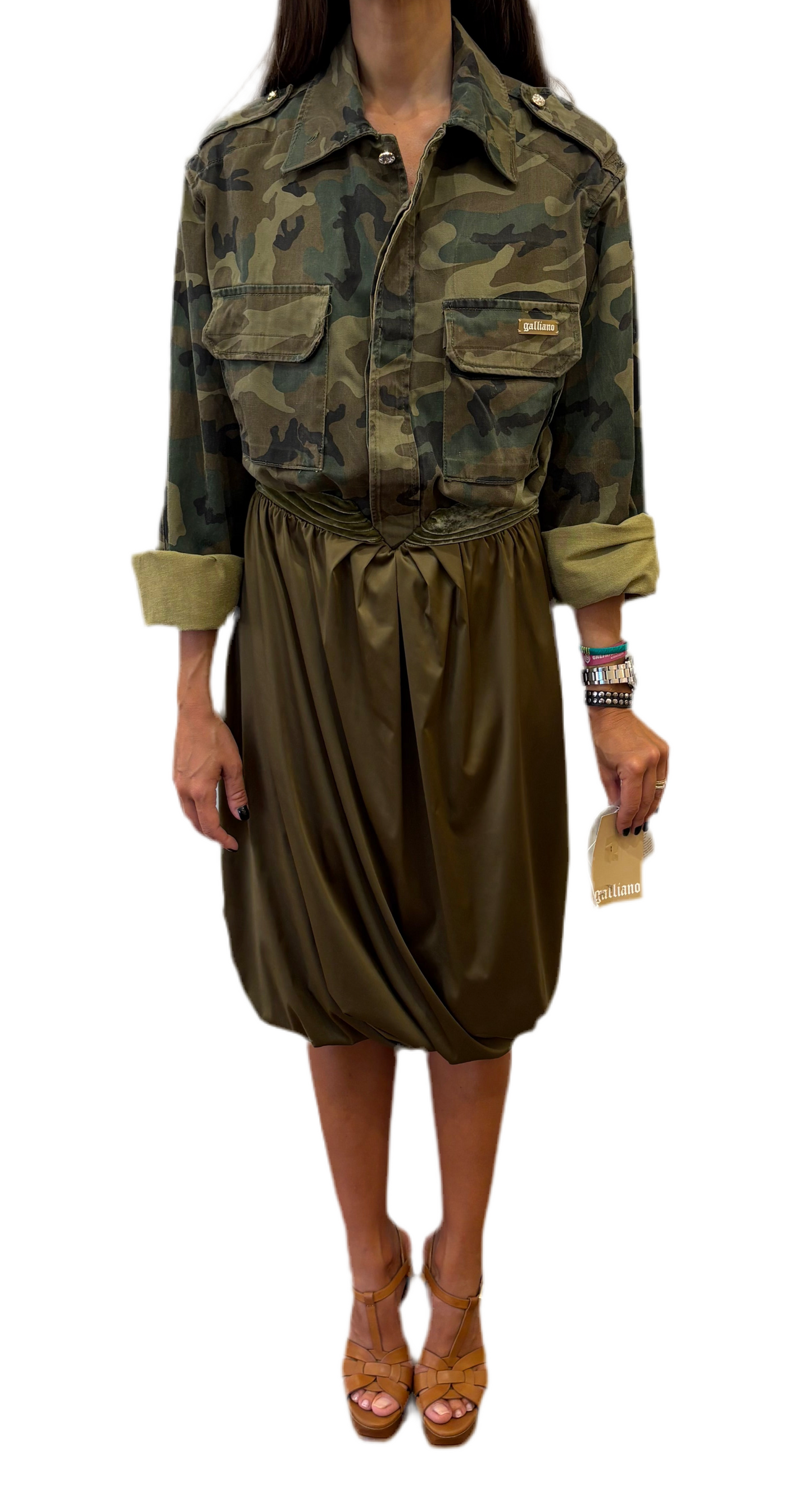 Galliano abito camouflage e seta recycling