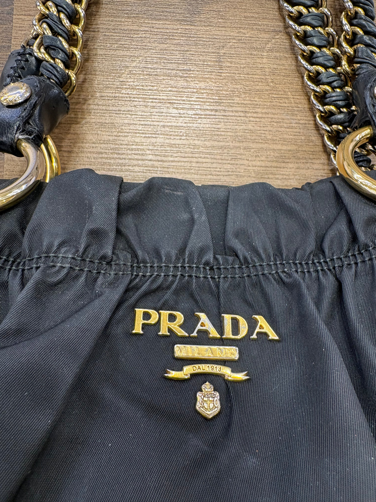 Prada shopping bag in pelle goffrata e tela nylon . Vintage