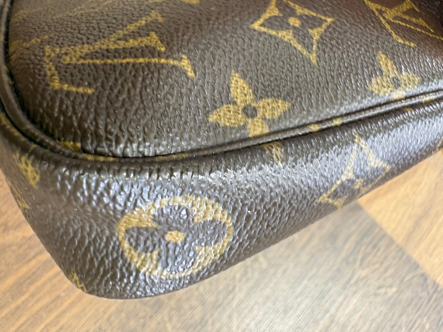 Louis Vuitton Borsa a spalla Pochette Accessoires mini con monogramma