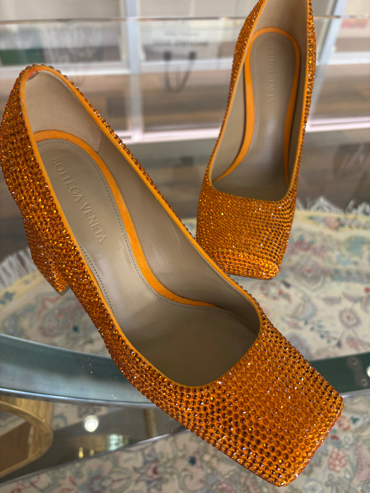 Bottega Veneta Crystal Embellished Tower Pumps. Nuovo