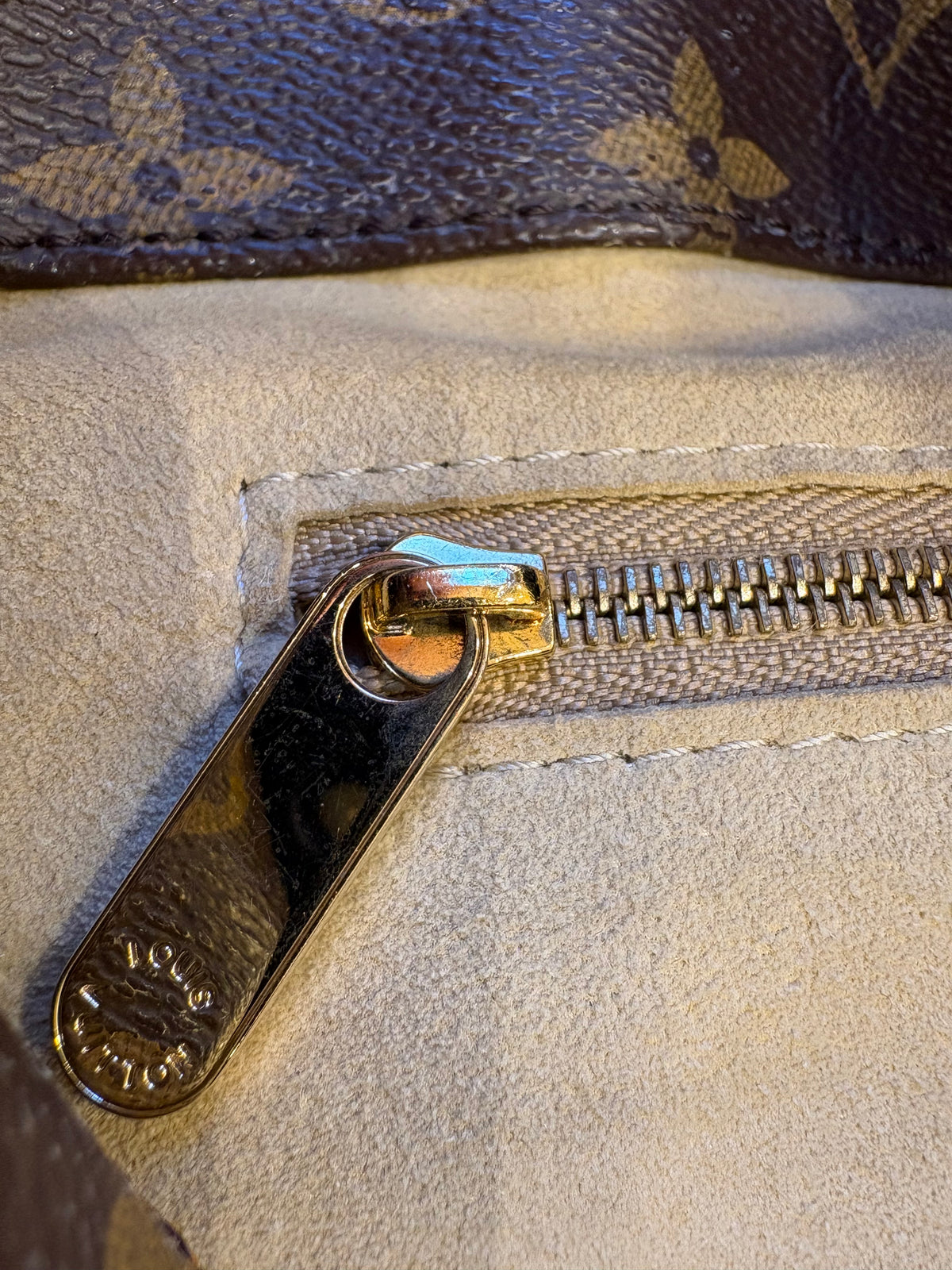 Louis Vuitton Artsy Gm Borsa Hobo in tela monogram e pelle più tracolla aggiuntiva inclusa