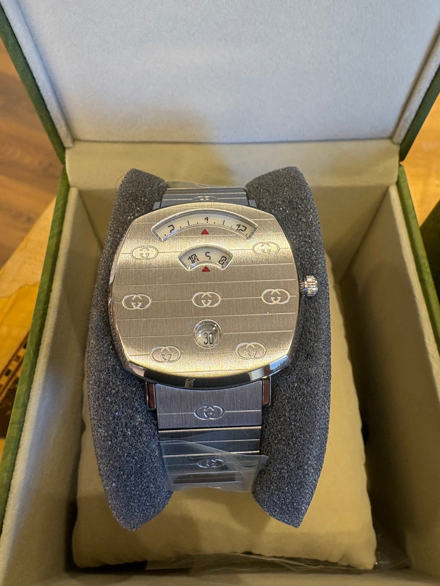 Gucci  Grip orologio Gucci Grip  in acciaio inossidabile con motivo GG inciso .nuovo