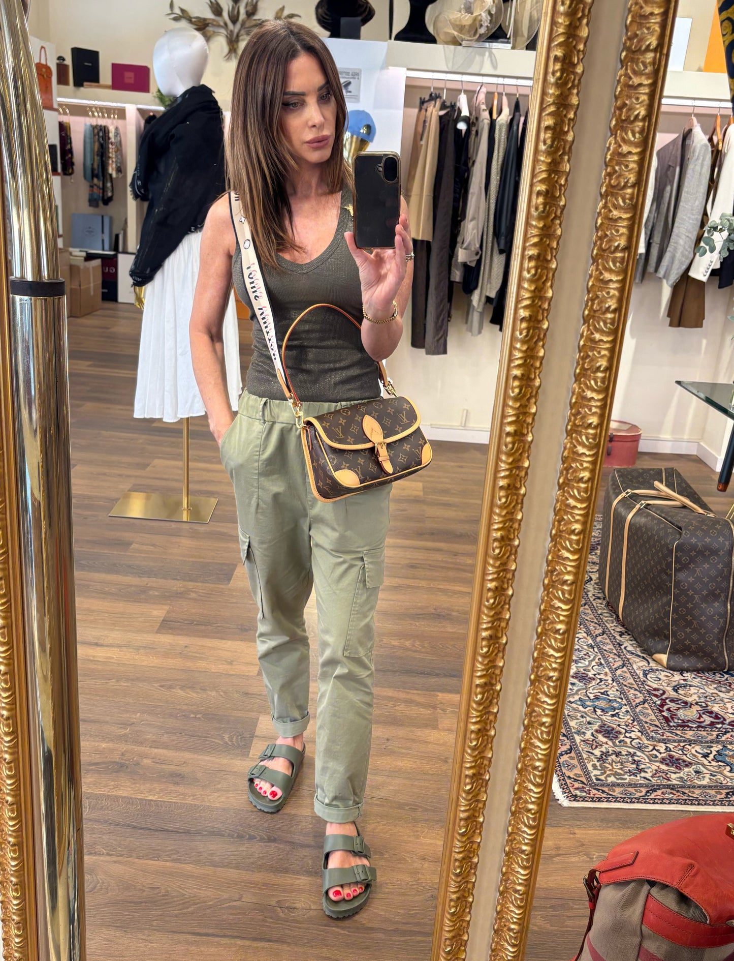 Louis Vuitton Diane Monogram Borsa Messenger in Tela e Vacchetta con Doppia Tracolla