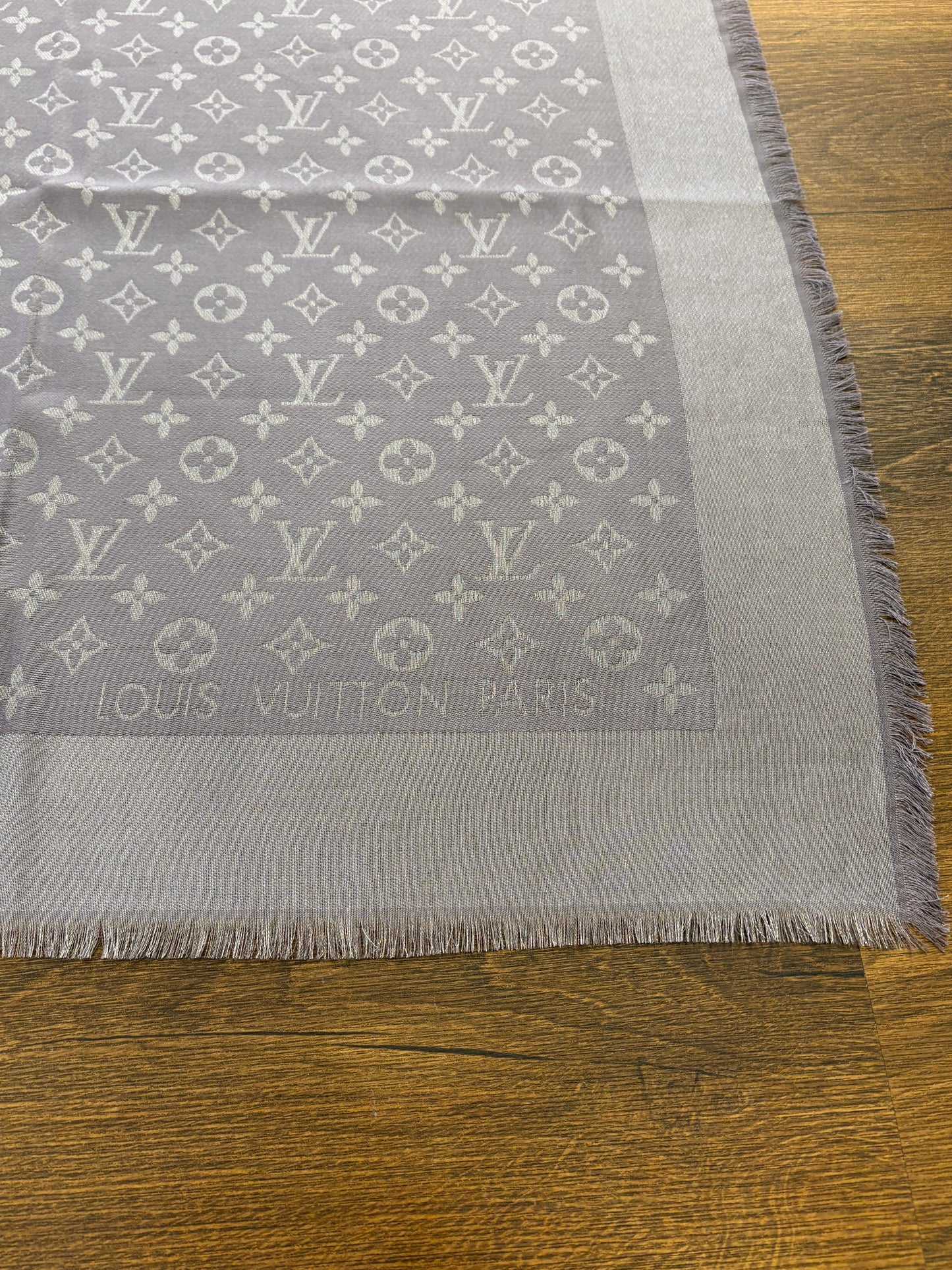 Louis Vuitton scialle monogram shine