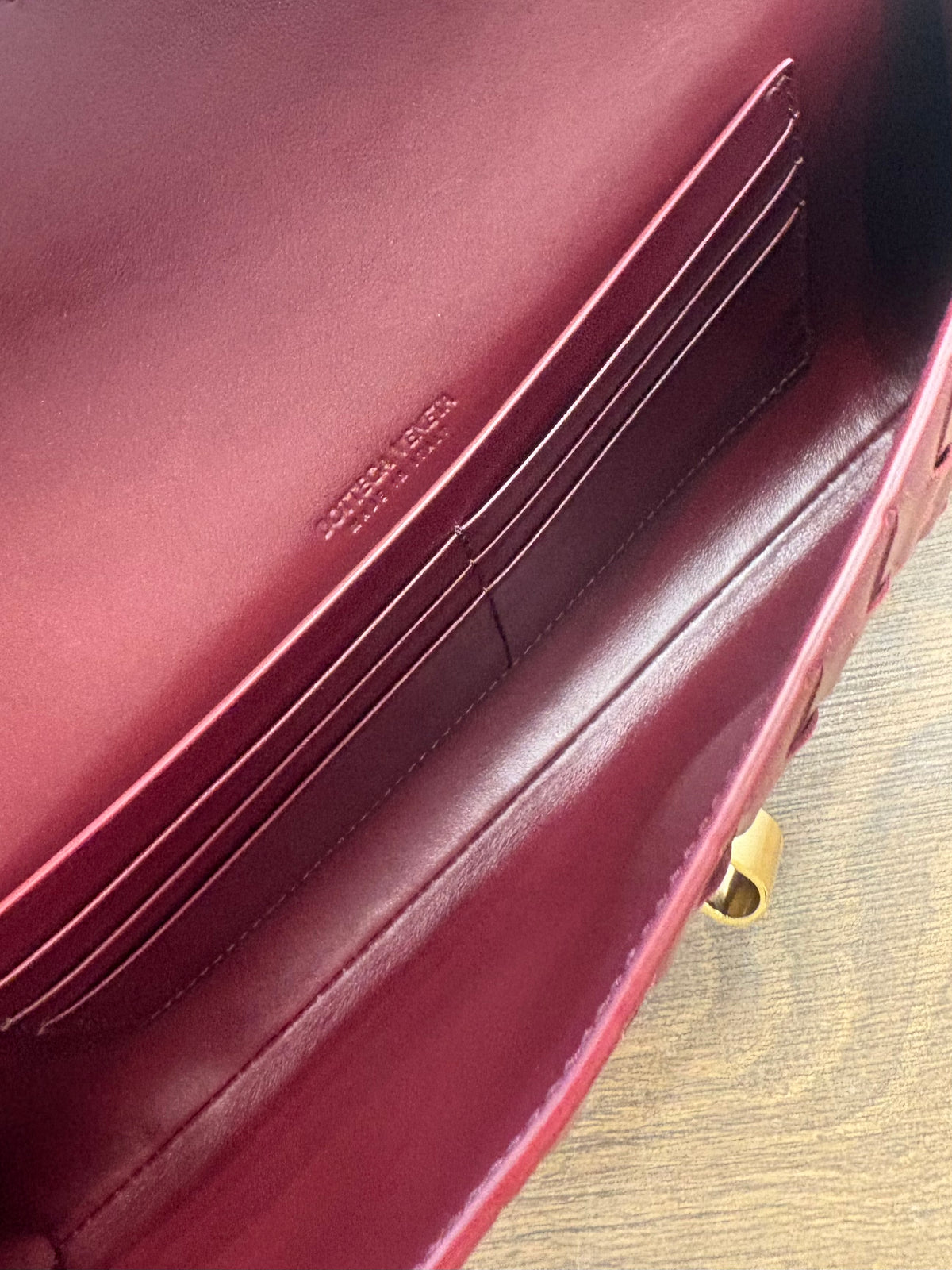 Bottega Veneta Andiamo Clutch Barolo. Nuovo