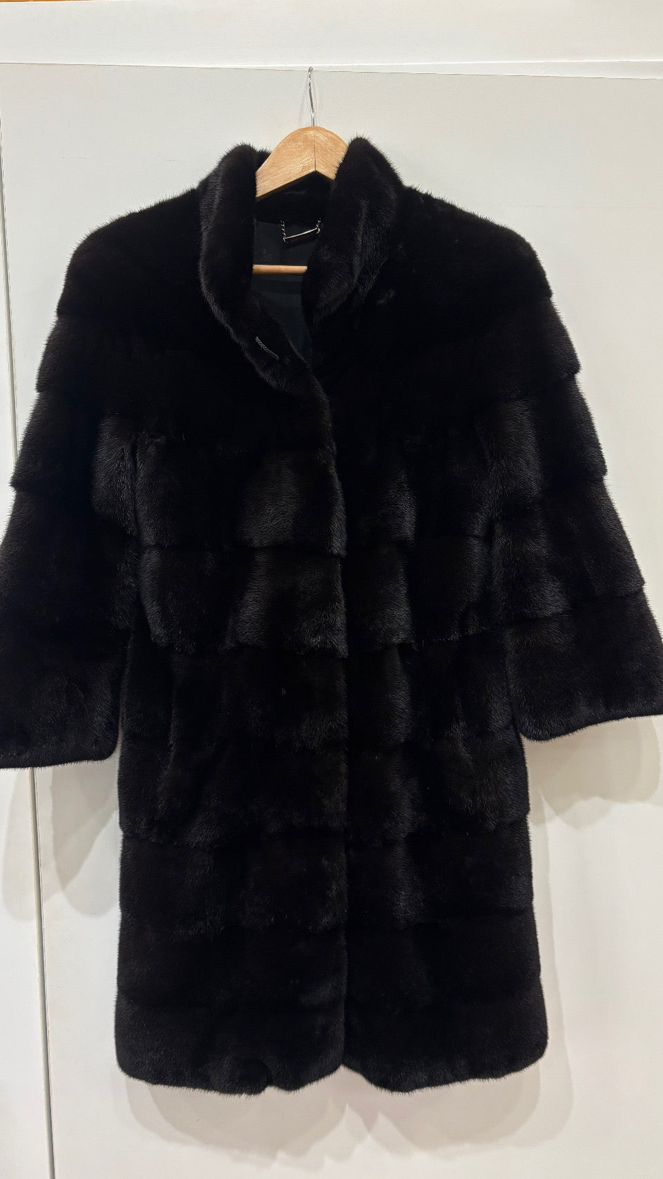 Visone nero avvitato taglio orizzontale