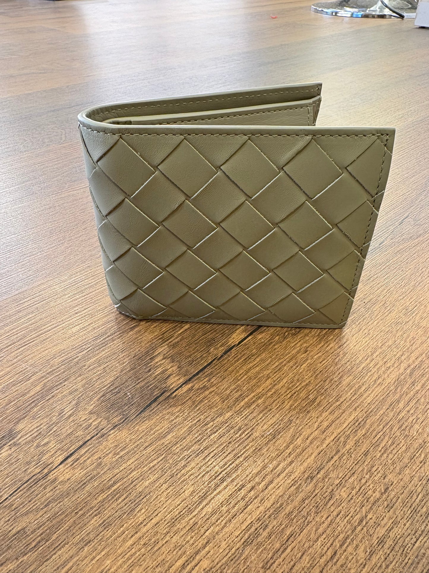 Bottega Veneta portafoglio da uomo in pelle intrecciata . Nuovo